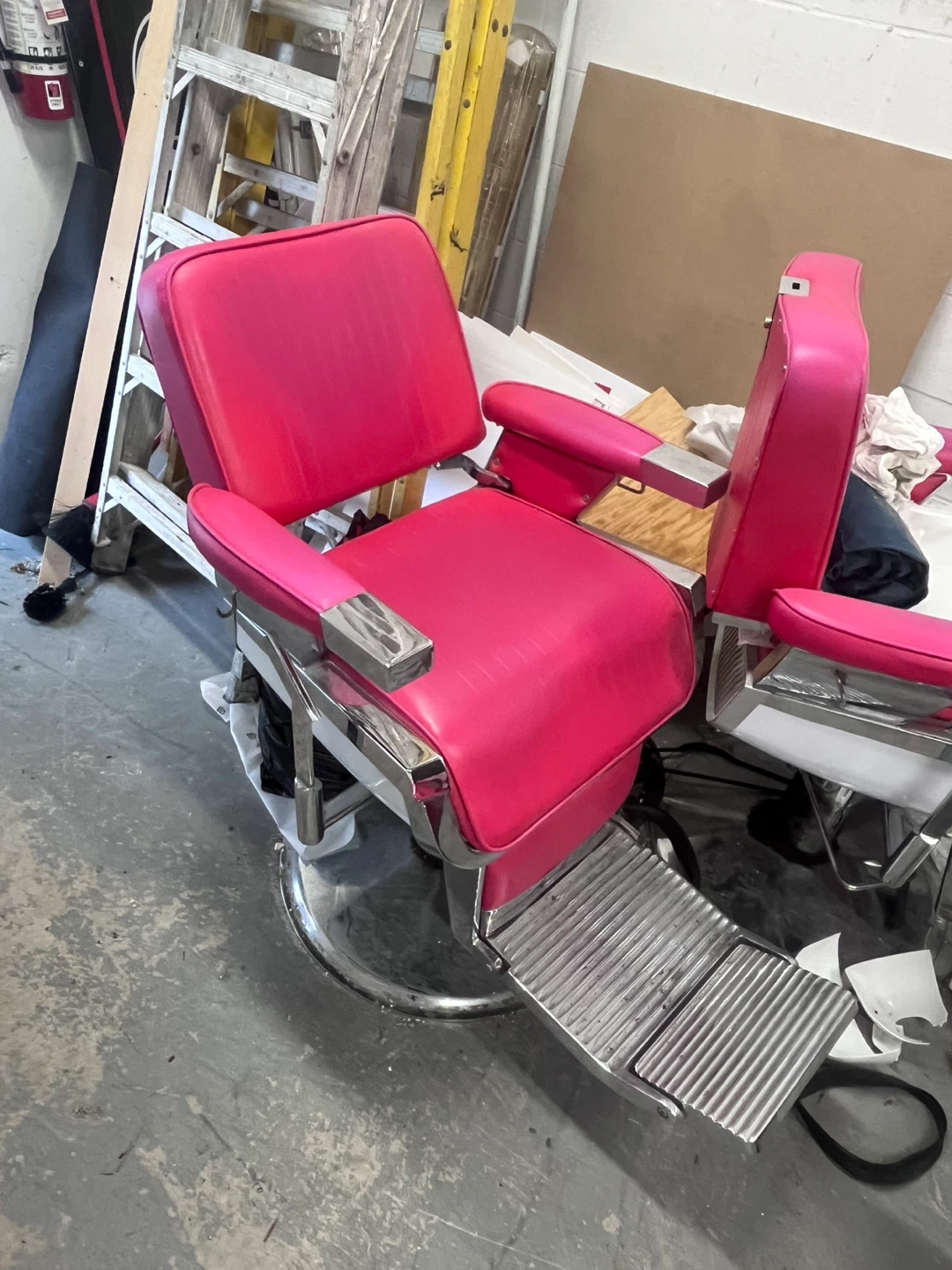 Pink Barber Chair - photo 4