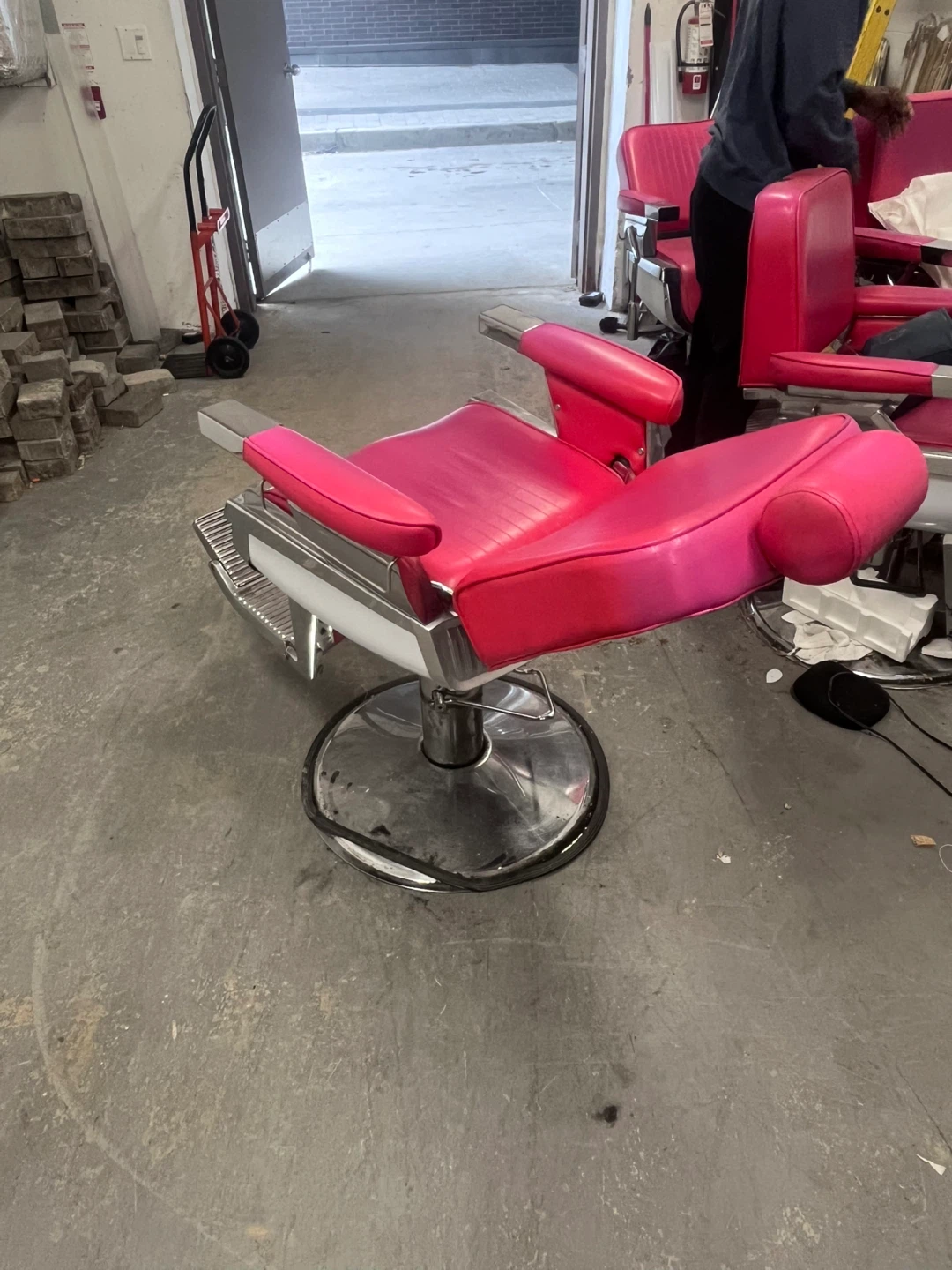 Pink Barber Chair - photo 2