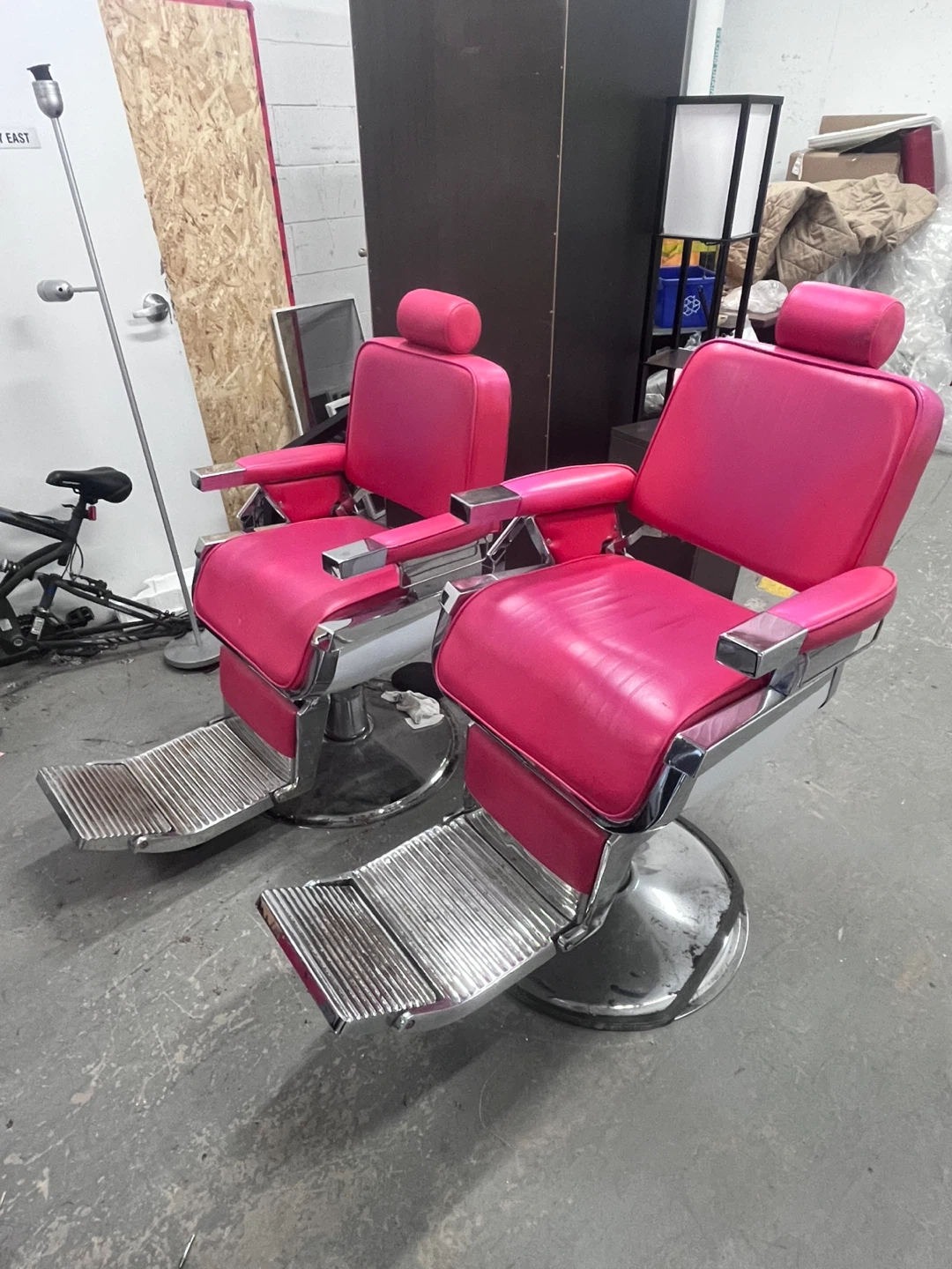Pink Barber Chair - photo 3