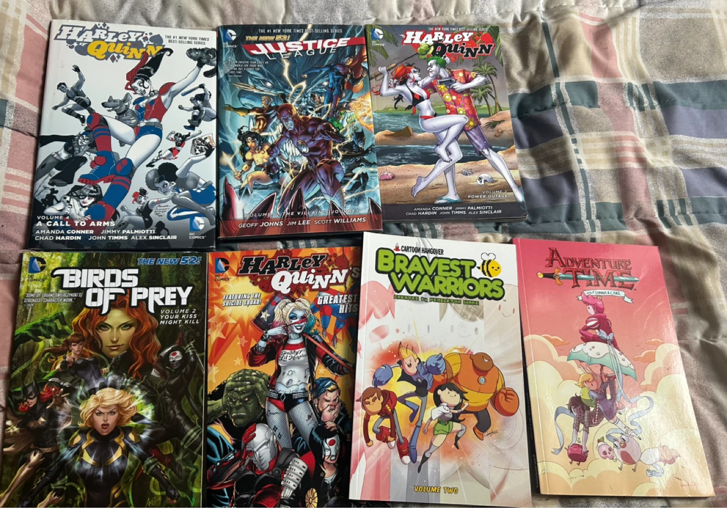 7 Graphic Novels Comic Books
