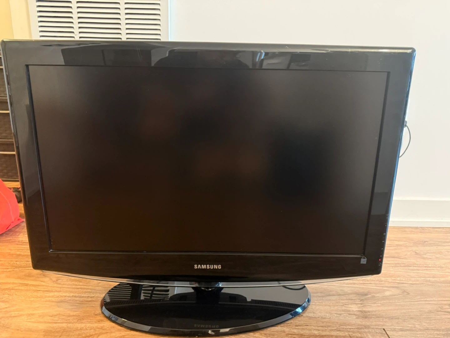 Samsung 32" Television - photo 2