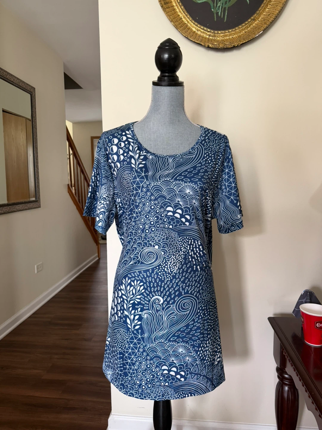 Fashion Classic Blue White Swirl Pattern Tunic Top