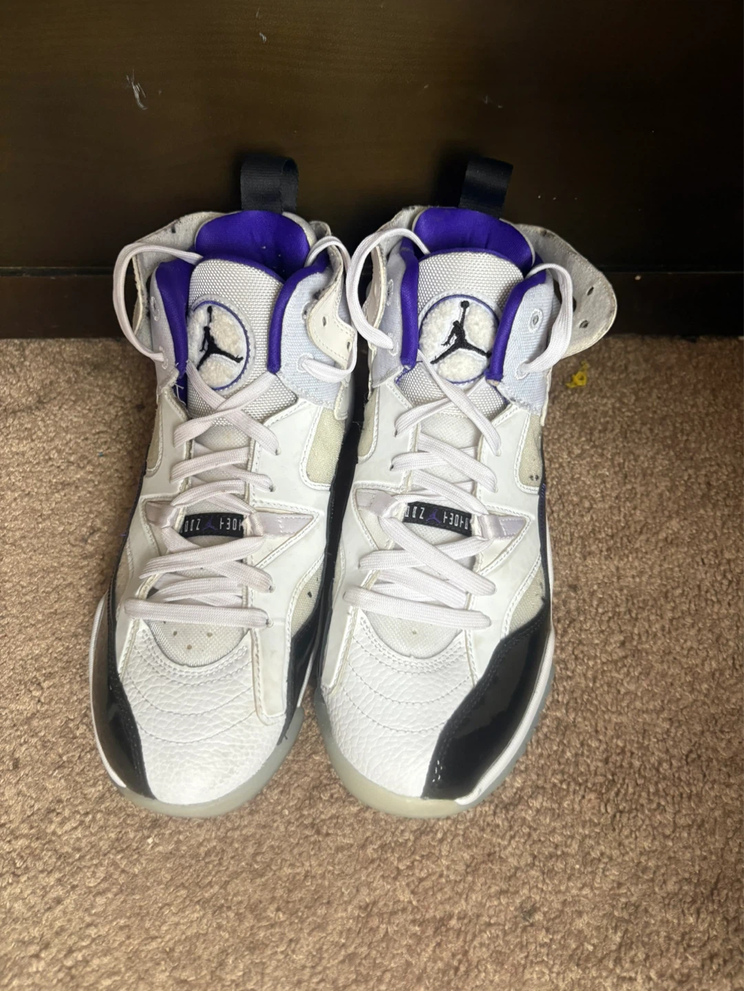 Big kids Jordan jump man two Trey basketball shoes