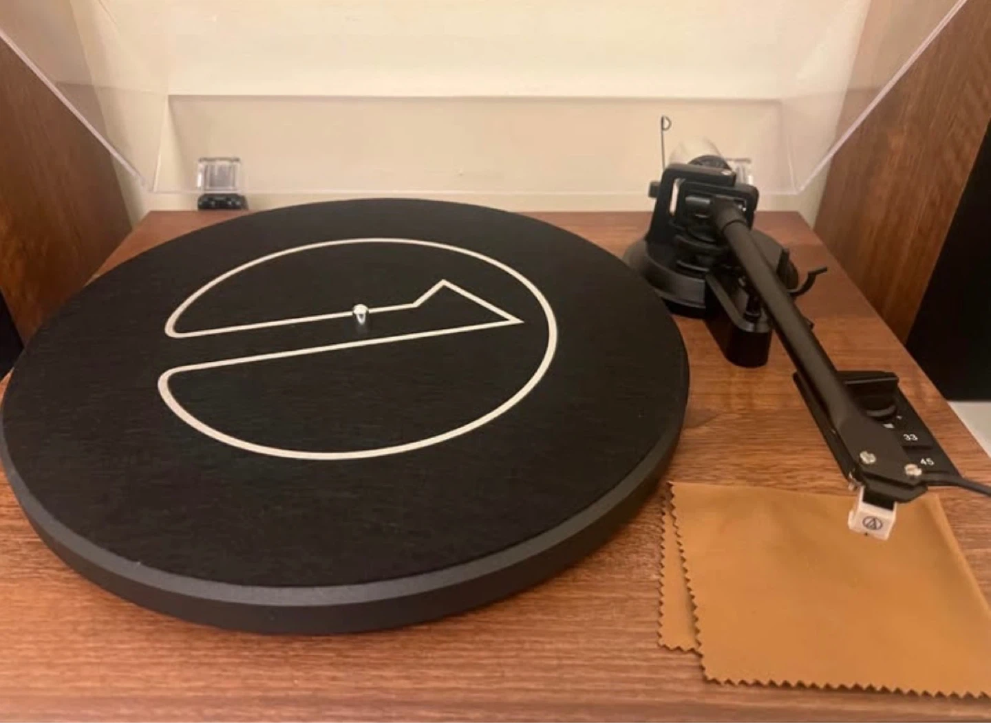 Vinyl Record Player + 2 Speakers