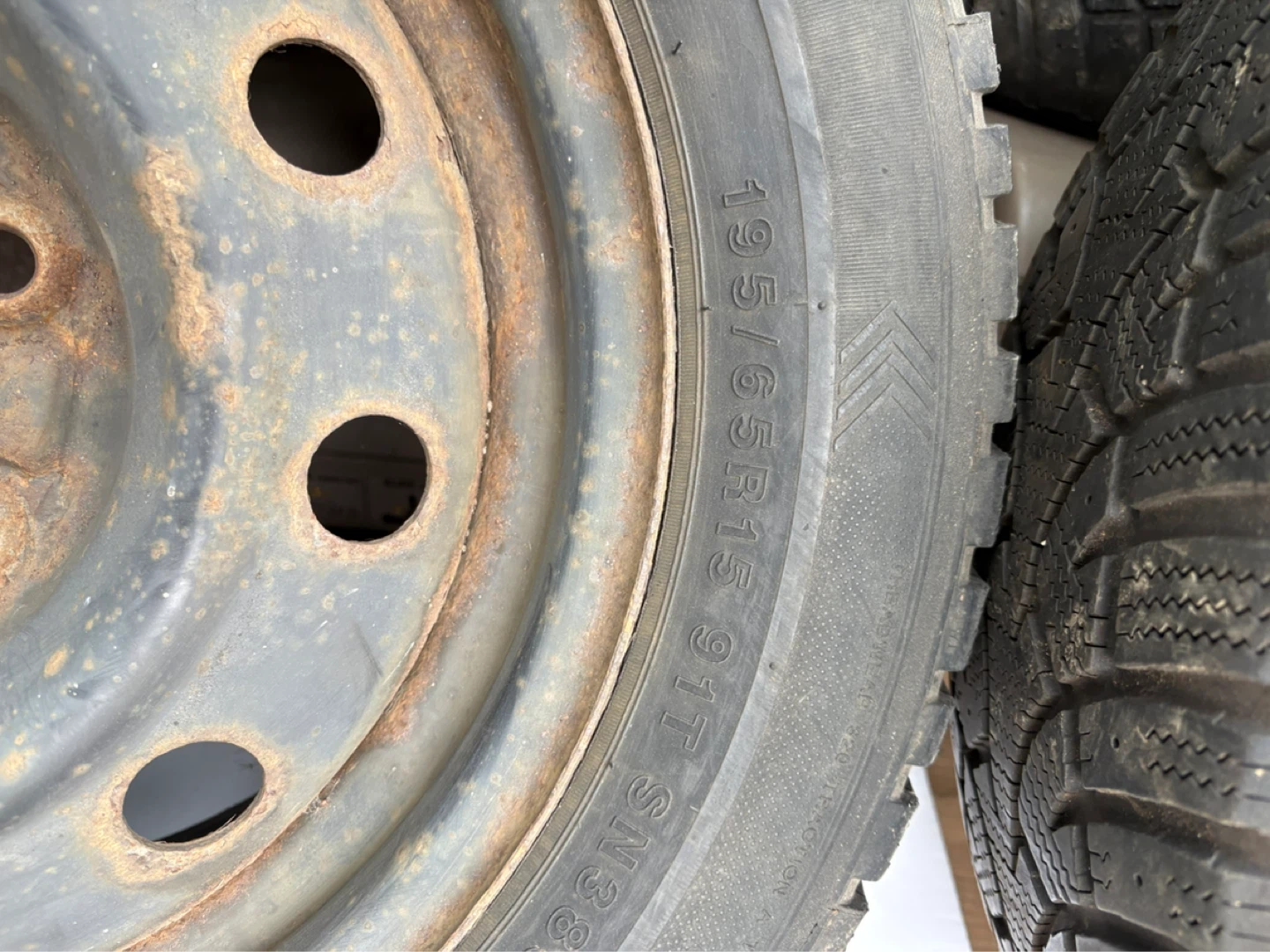 Set of 4 winter tires and rims - photo 2