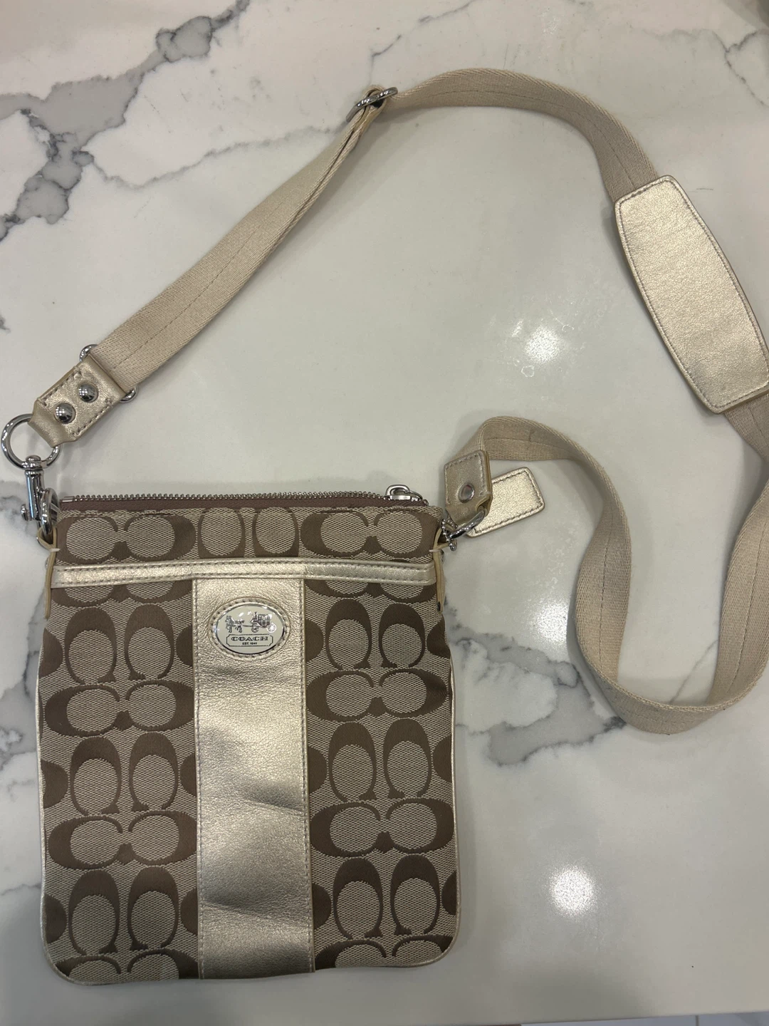Coach Sutton Signature Swingpack