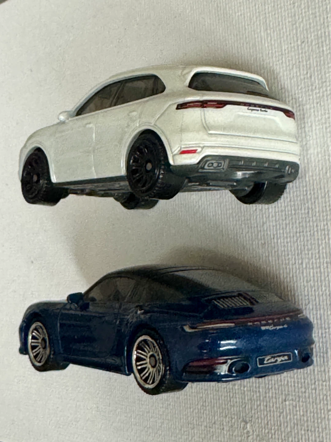 Matchbox Porsche Cayenne & Carrera - photo 4