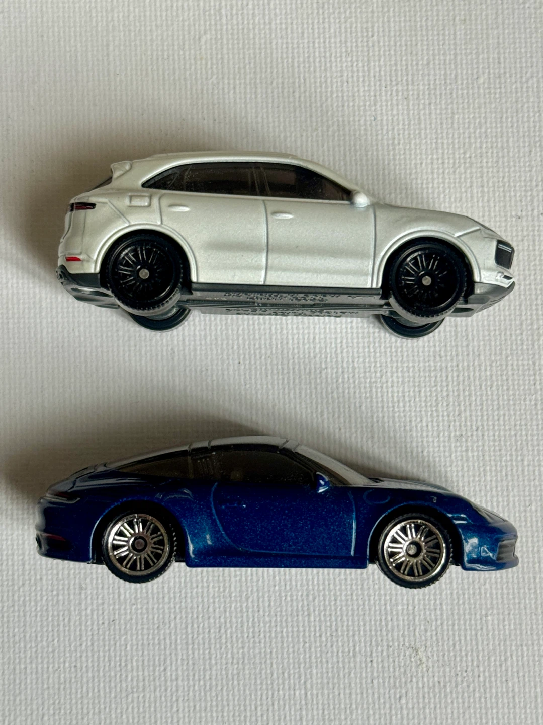 Matchbox Porsche Cayenne & Carrera - photo 3