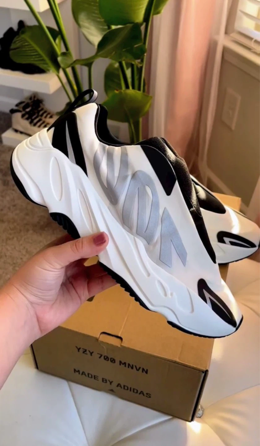 Adidas Yeezy Boost 700 Mvnv Laceless Sneakers
