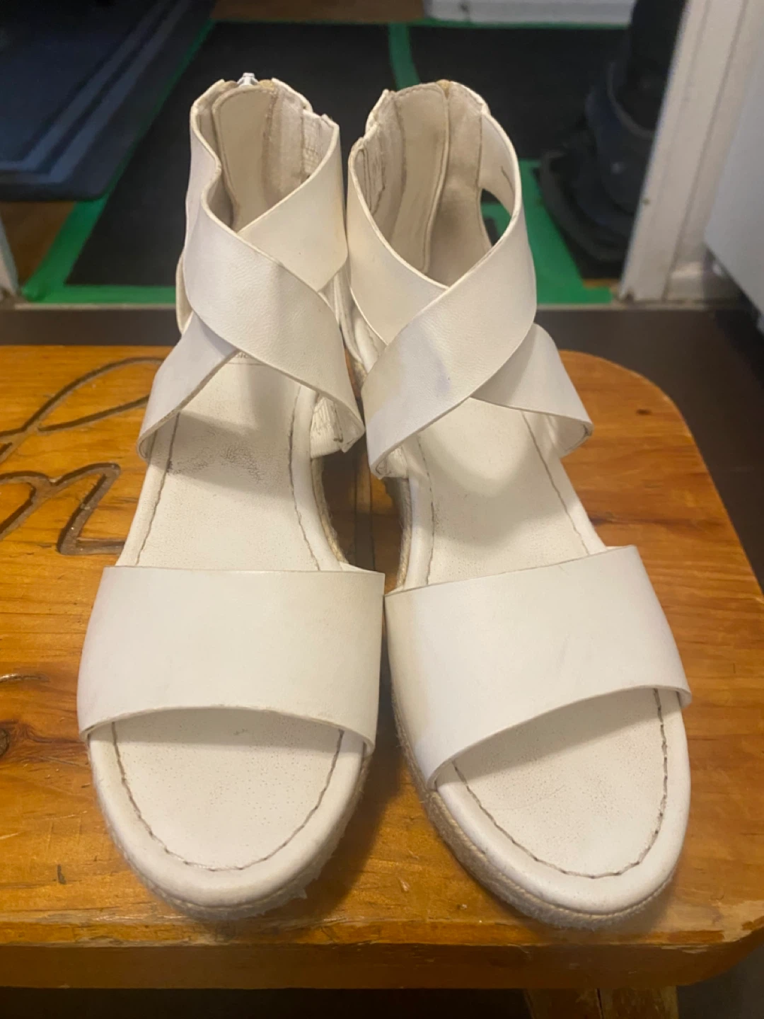 Dolce Vita White Wedge Sandals🌱