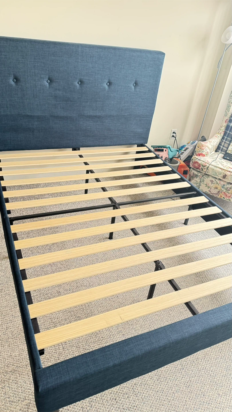 Queen bed - photo 2