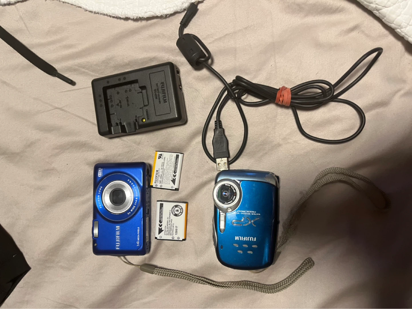 Fujifilm (FinePix XP10 & FinePix JX500 digital camera. )