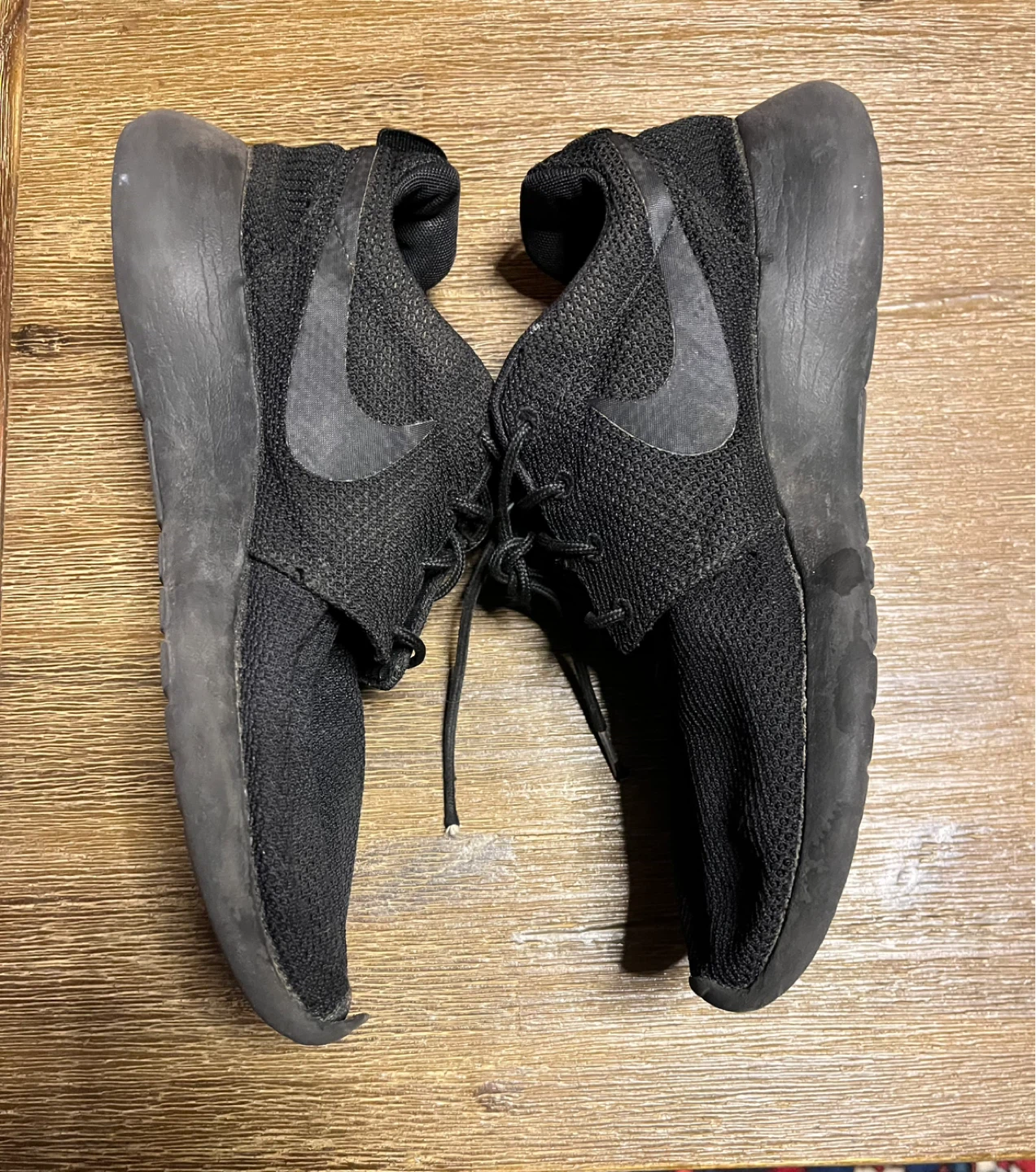Nike Roshe Triple black sneakers Size 9
