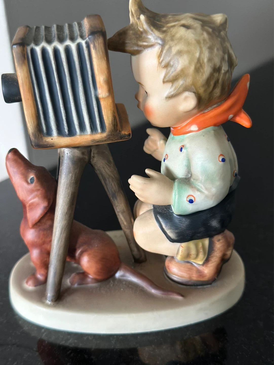 Hummel "The Photographer" Figurine - photo 2