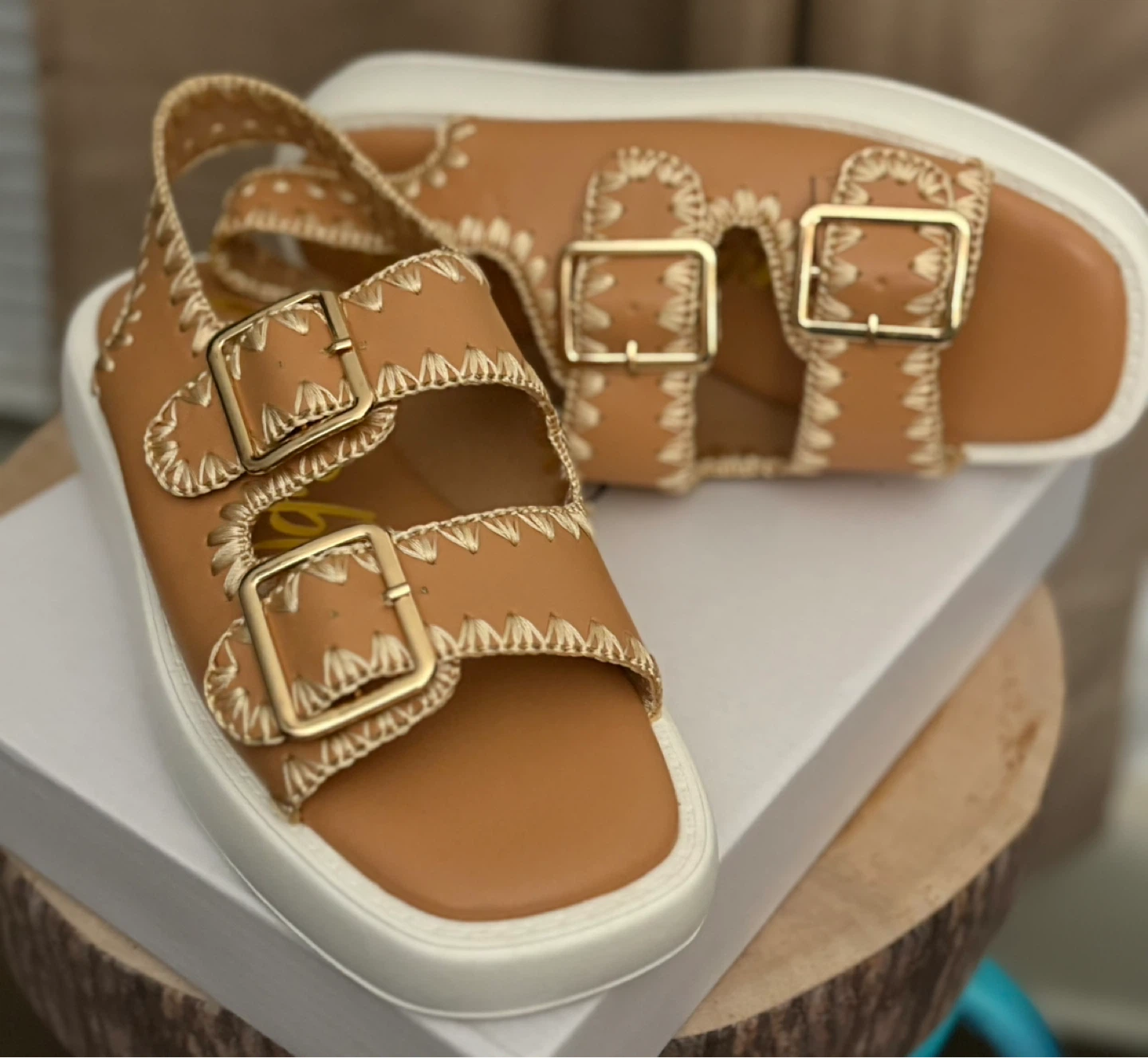 Brown flat sandals with buckle and embroidered detail