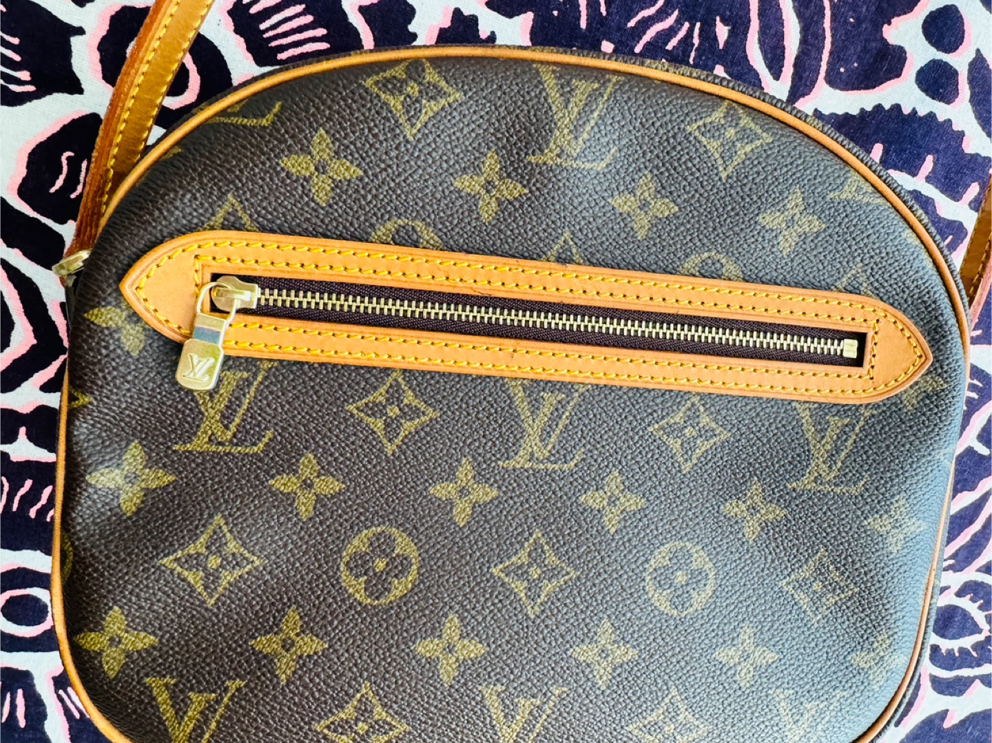 LV Monogram Senlis Shoulder Bag - photo 3