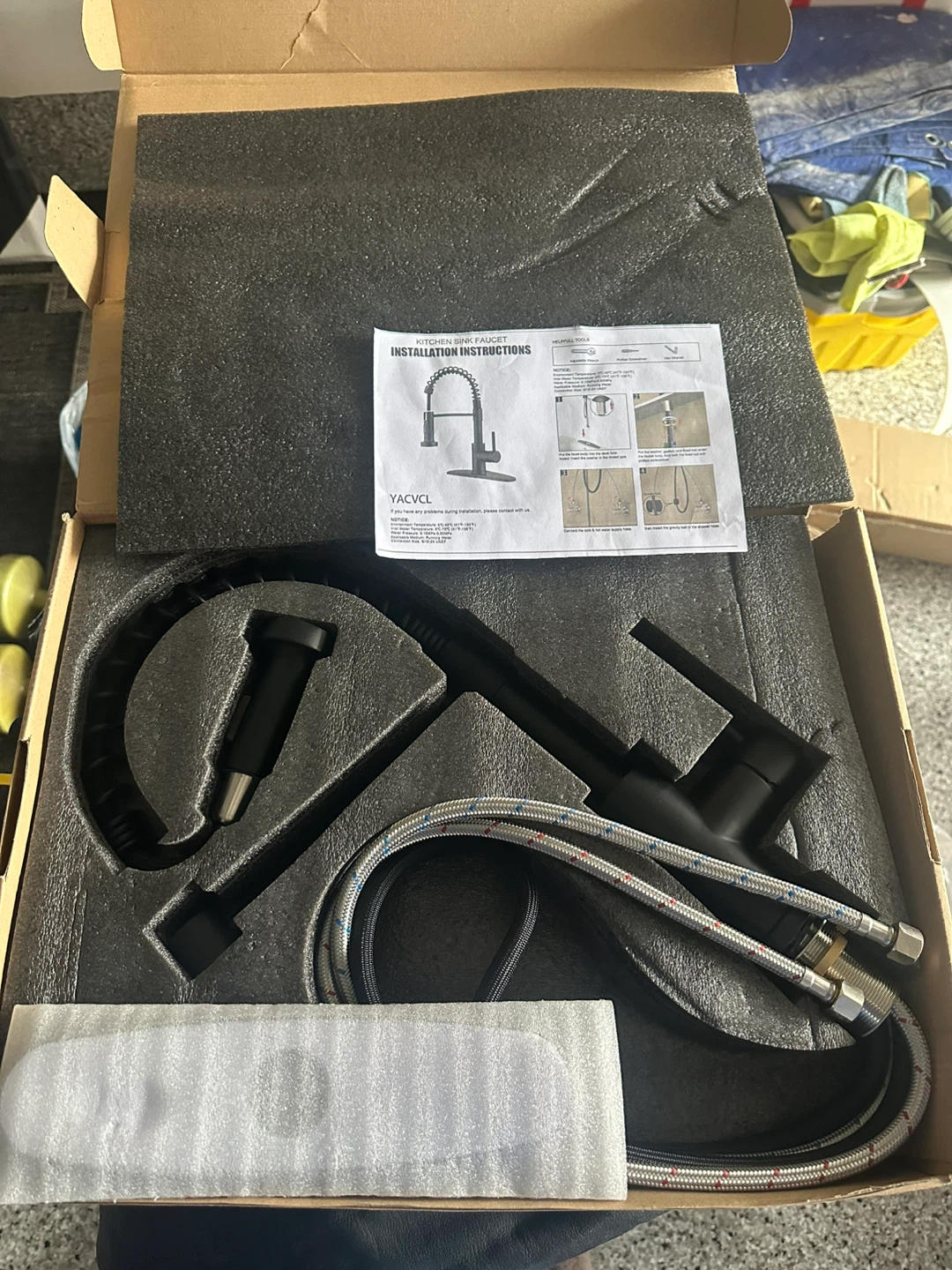 Black Kitchen Sink Faucet with Pull-Down Sprayer