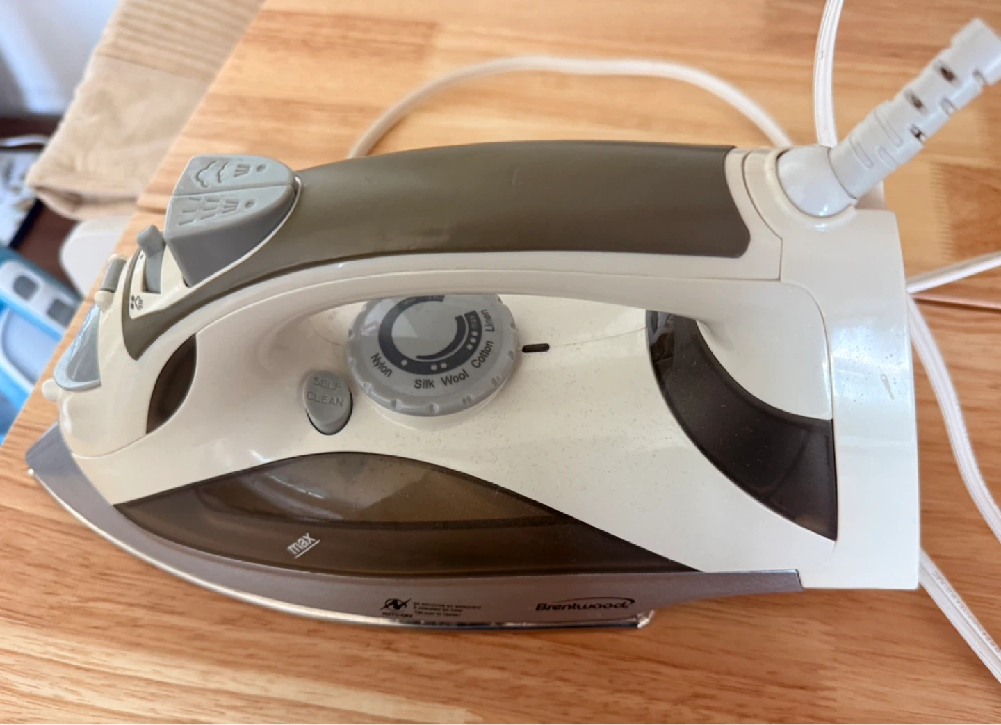Iron - Brentwood Steam Iron