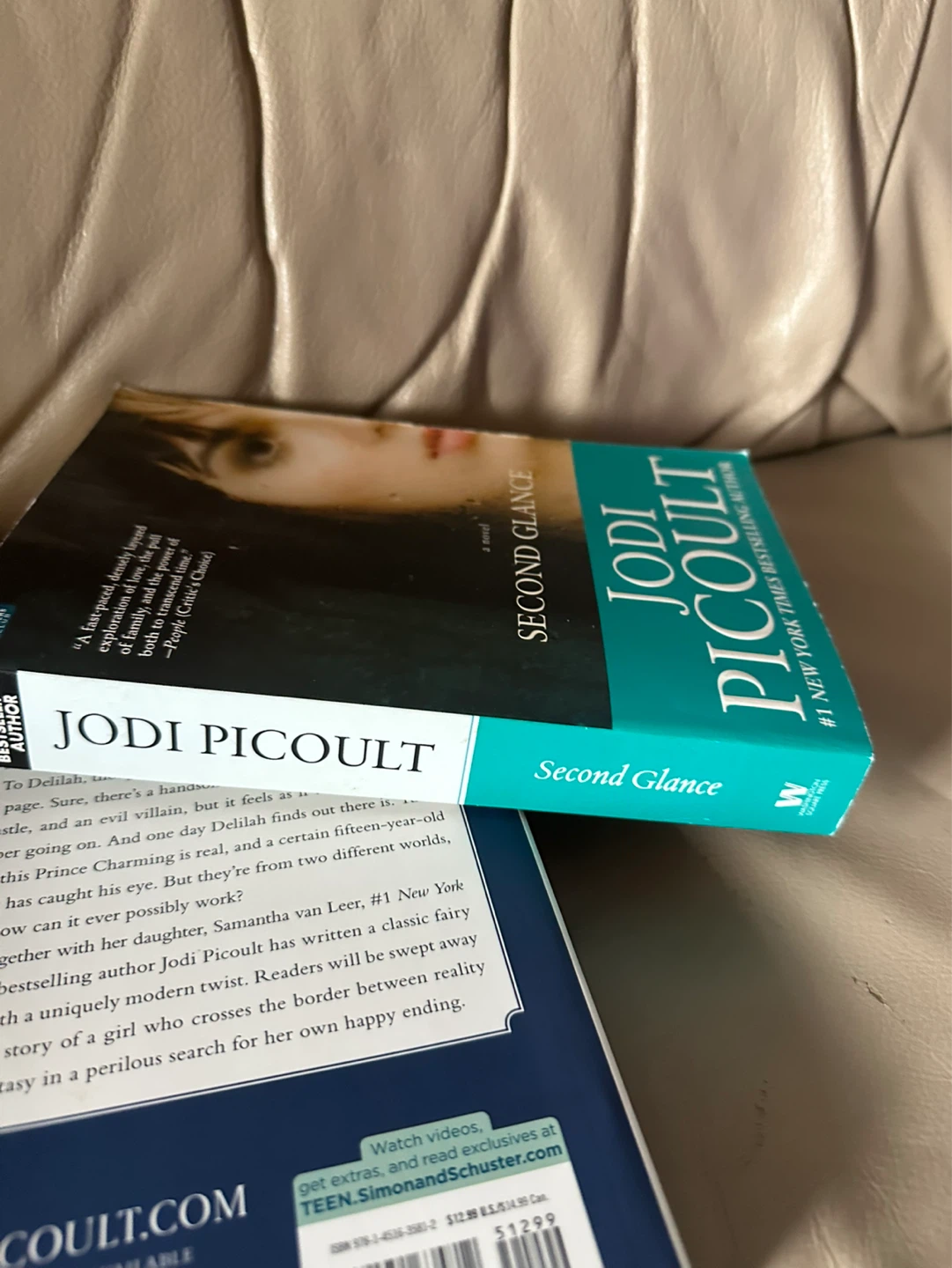 Jodi Picoult Novels: Between the Lines & Second Glance - photo 5