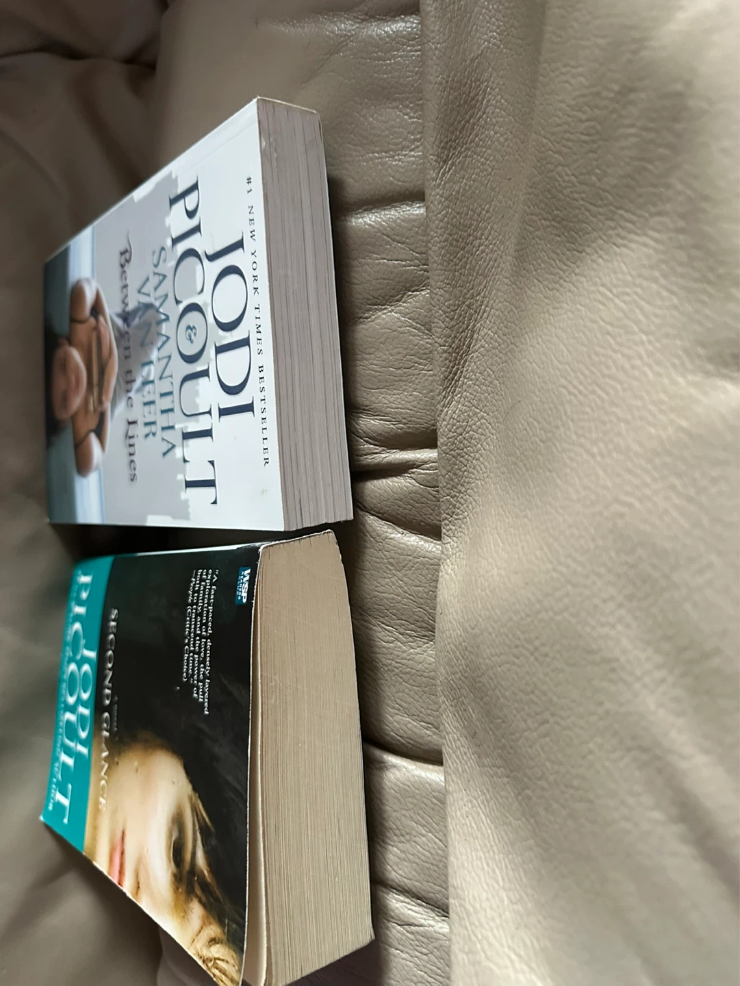 Jodi Picoult Novels: Between the Lines & Second Glance - photo 2