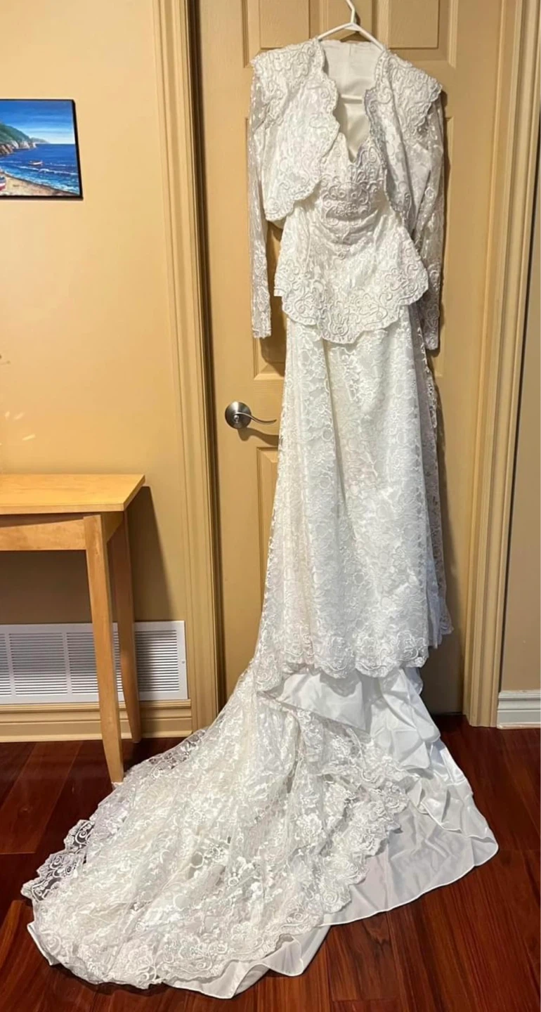 Vintage Lace Wedding Dress with Jacket - photo 2