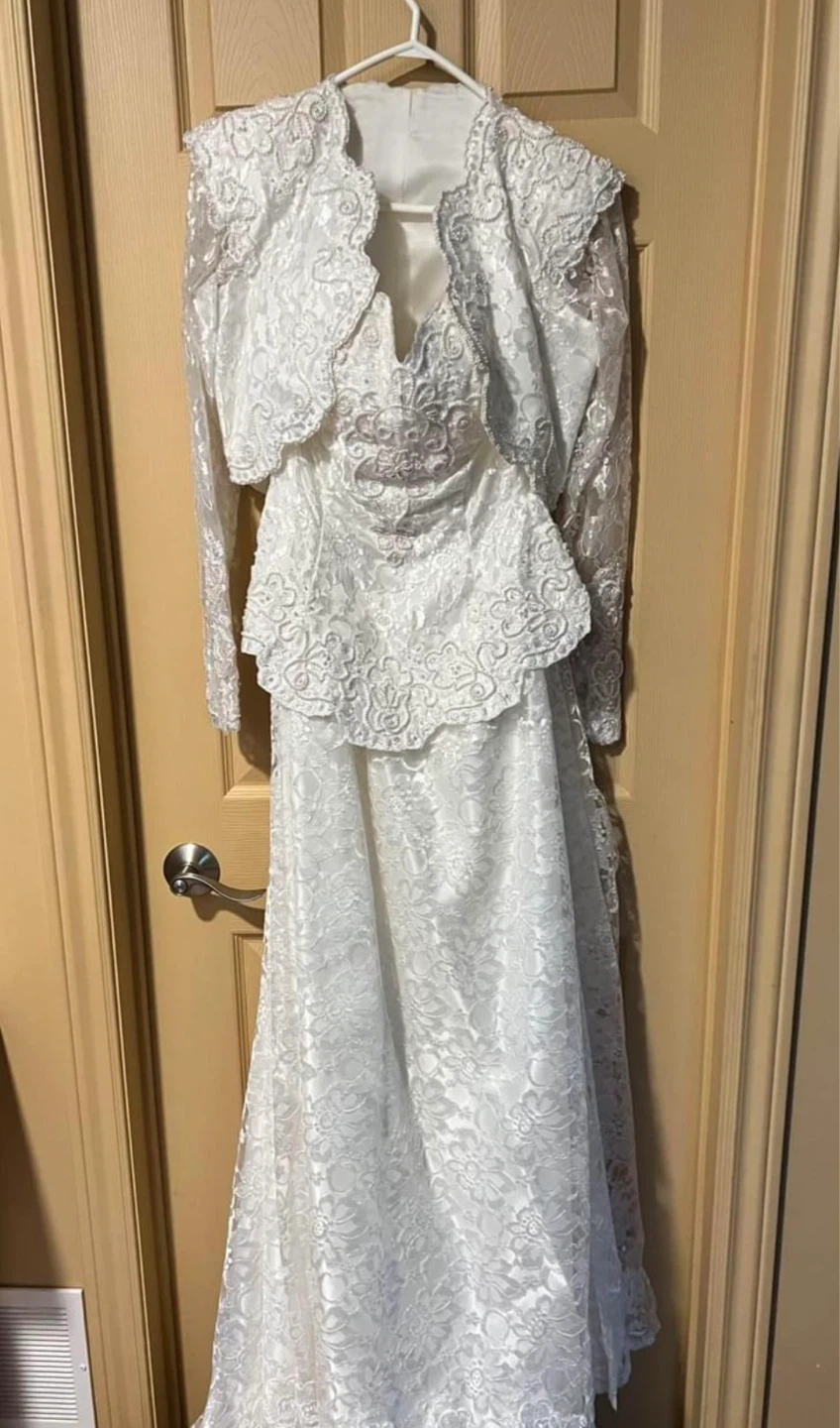 Vintage Lace Wedding Dress with Jacket - photo 3