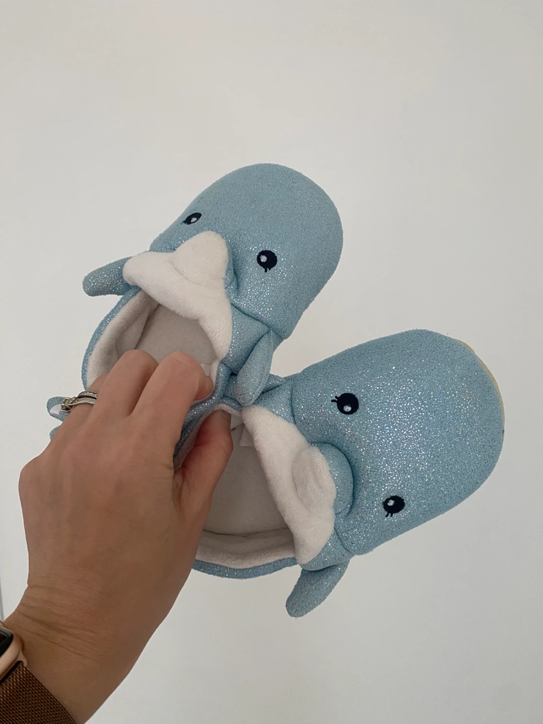 Old Navy Baby Blue Whale Slippers M (9-10) 🌱
