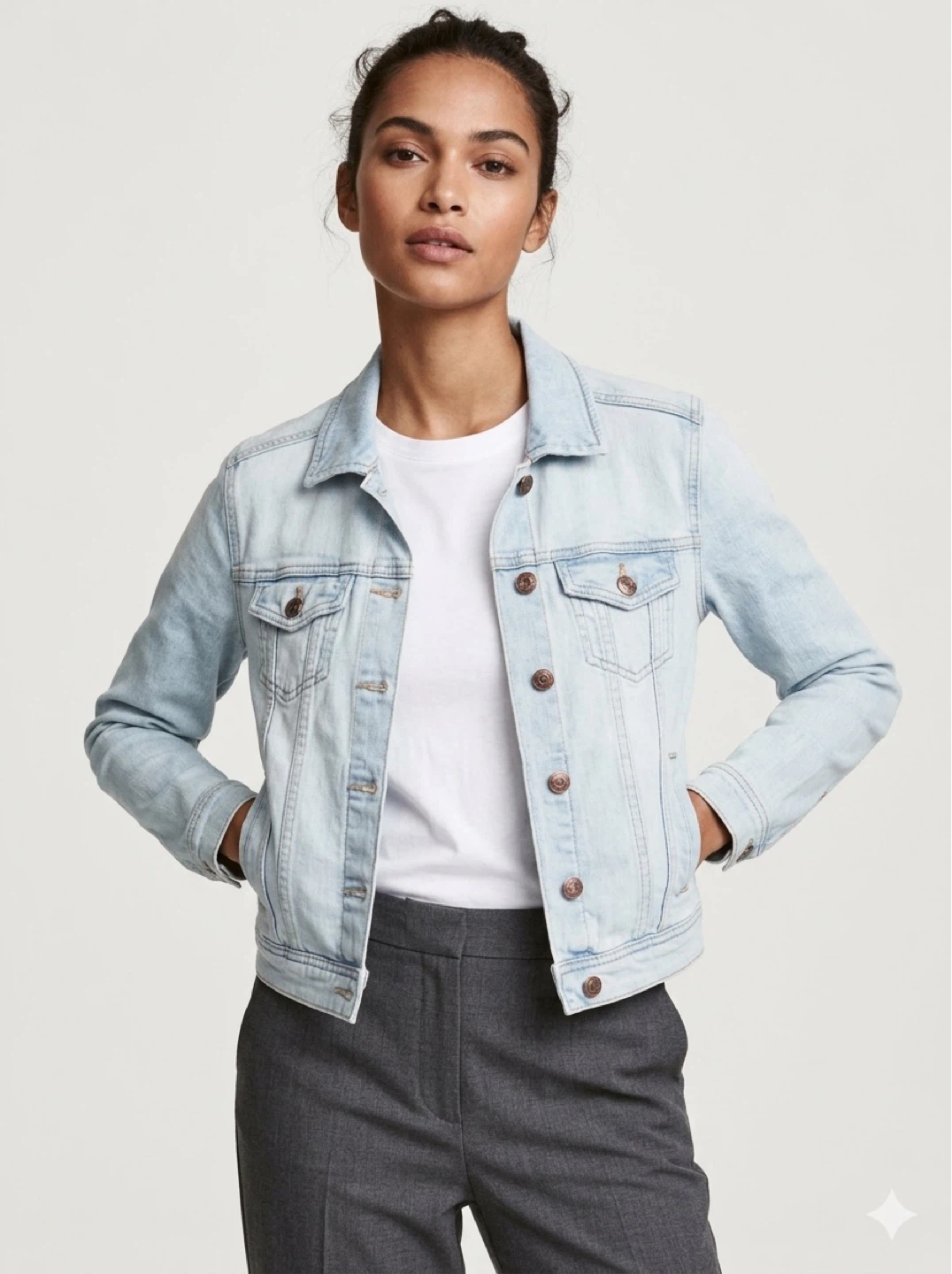 🌱H&M Divided Light Wash Cropped 90s Denim Jacket - Size 6