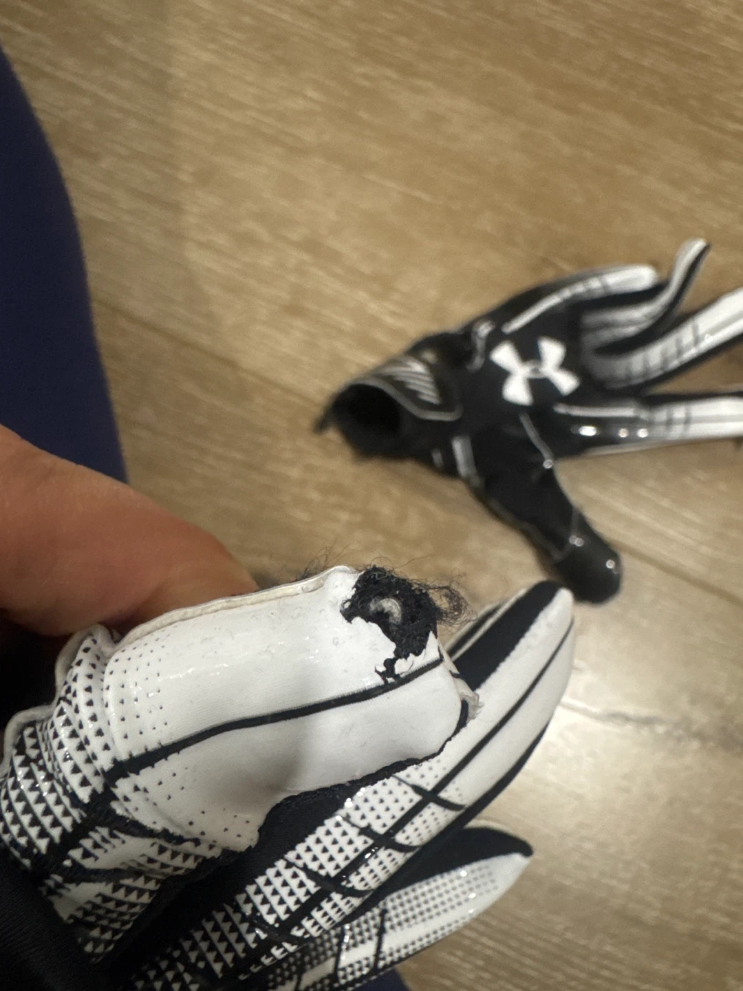 Under Armour Football Gloves - photo 3