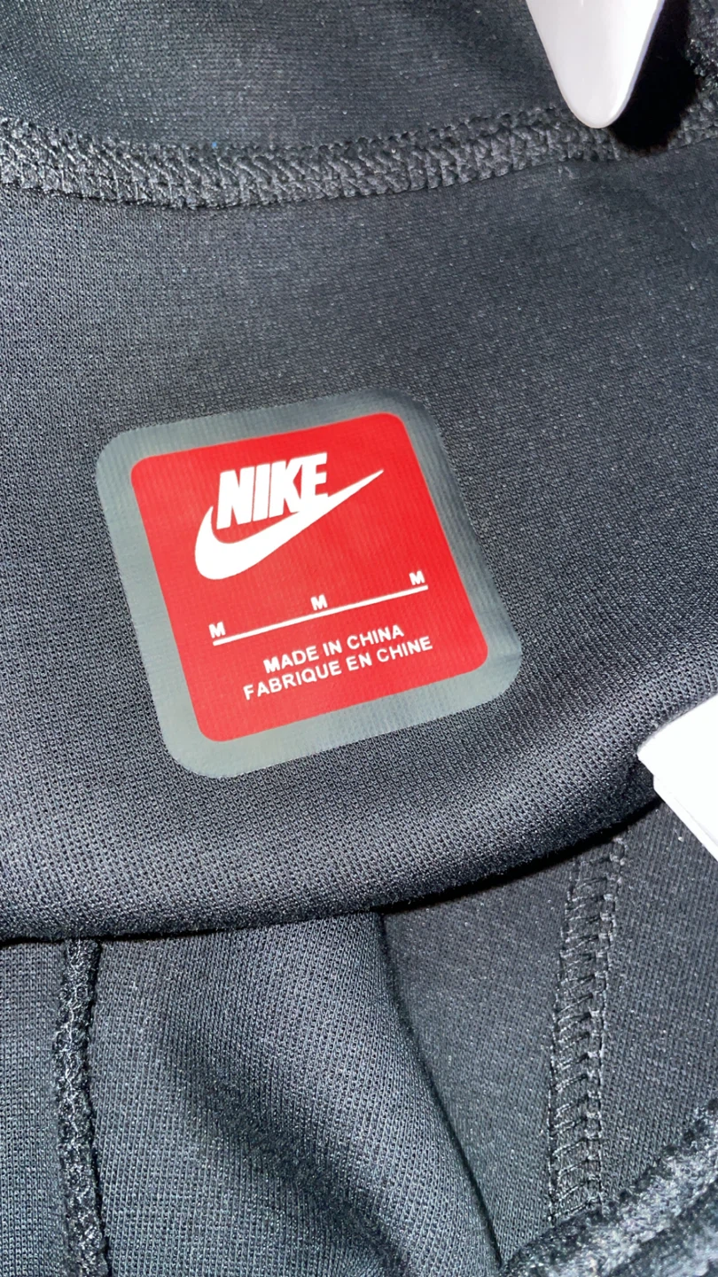 Nike Black Reflectives - Size M fits S - photo 3