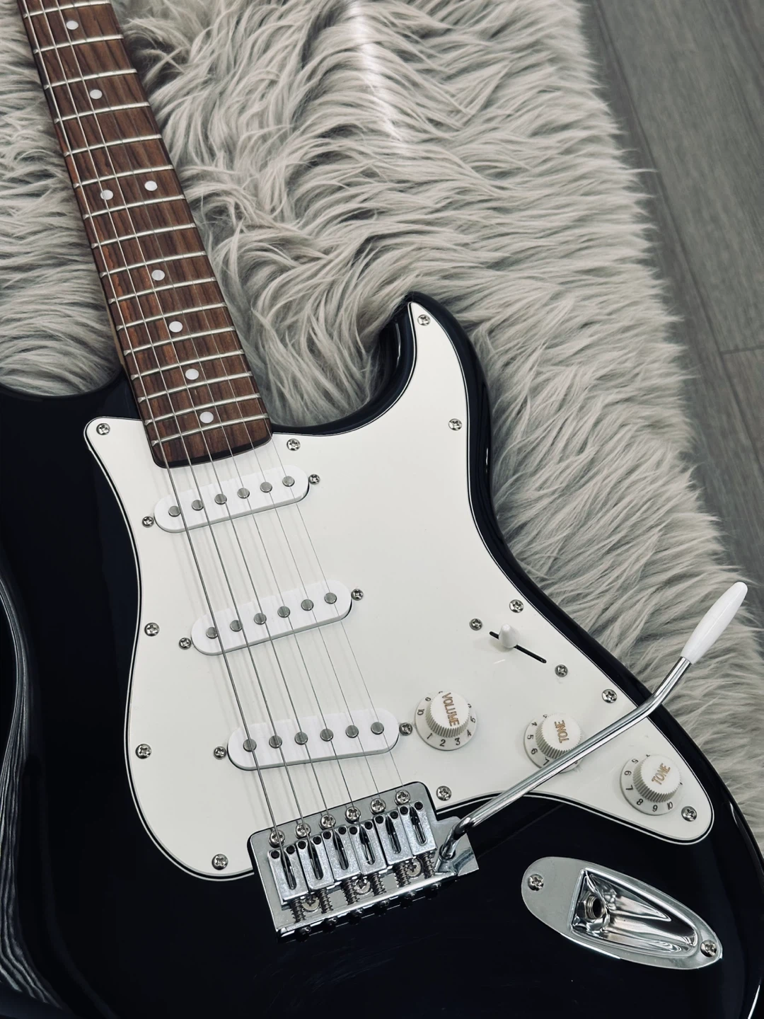 Complete Electric Guitar Starter Bundle - Squier Strat by Fender - photo 5
