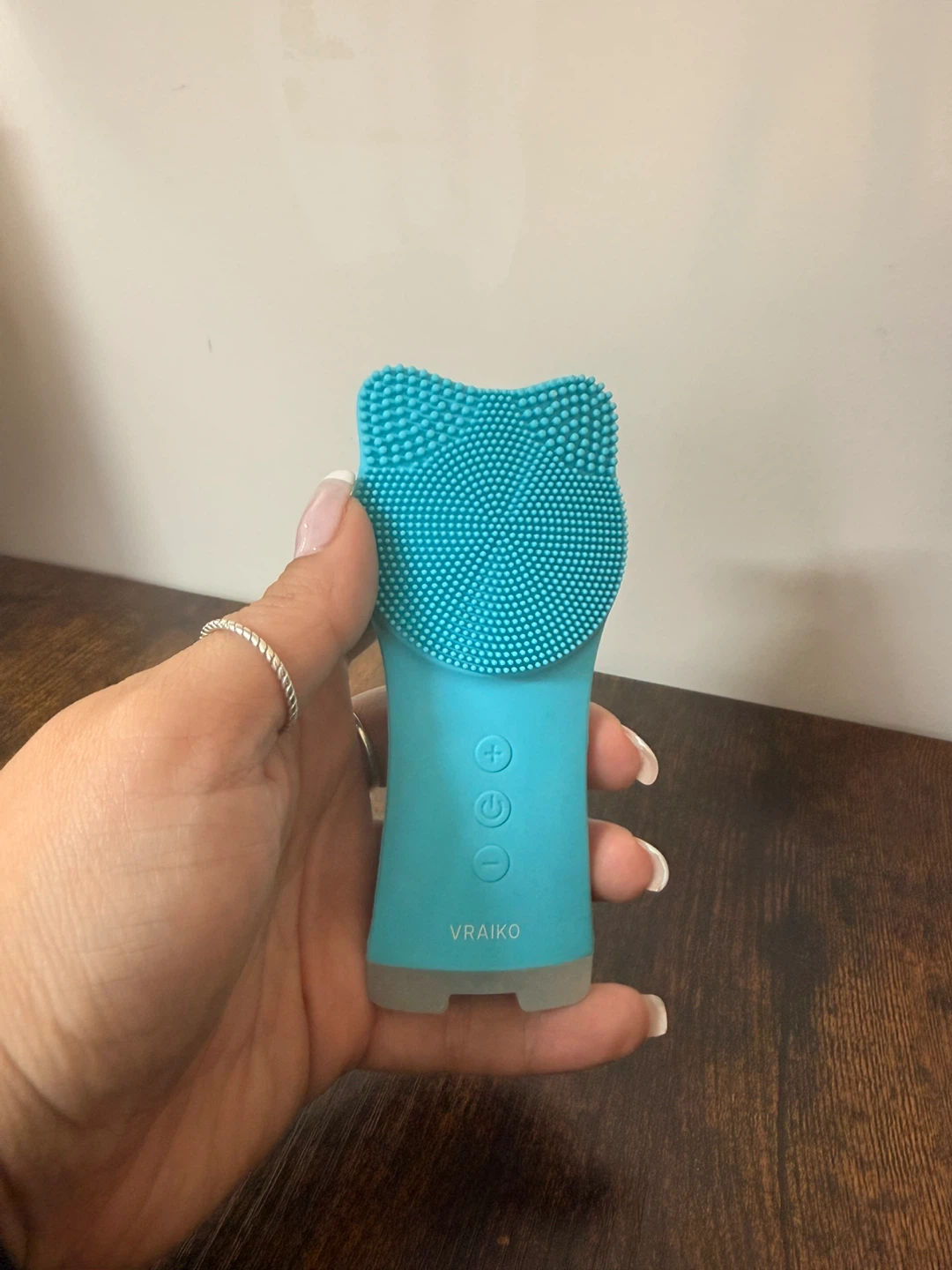 VRAIKO Blue Facial Cleansing Brush