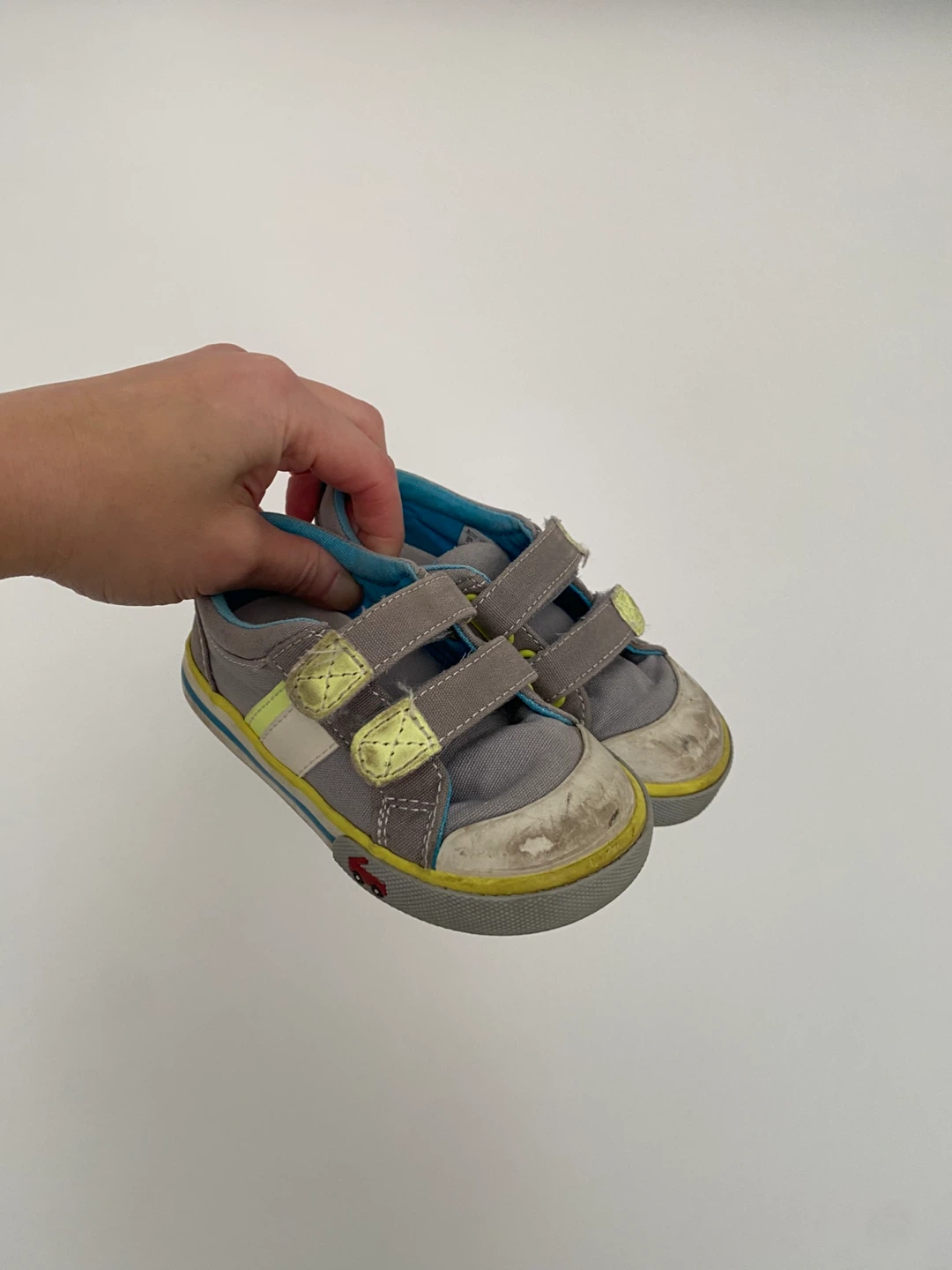 See Kai Run Kids Grey Sneakers Size 8 🌱