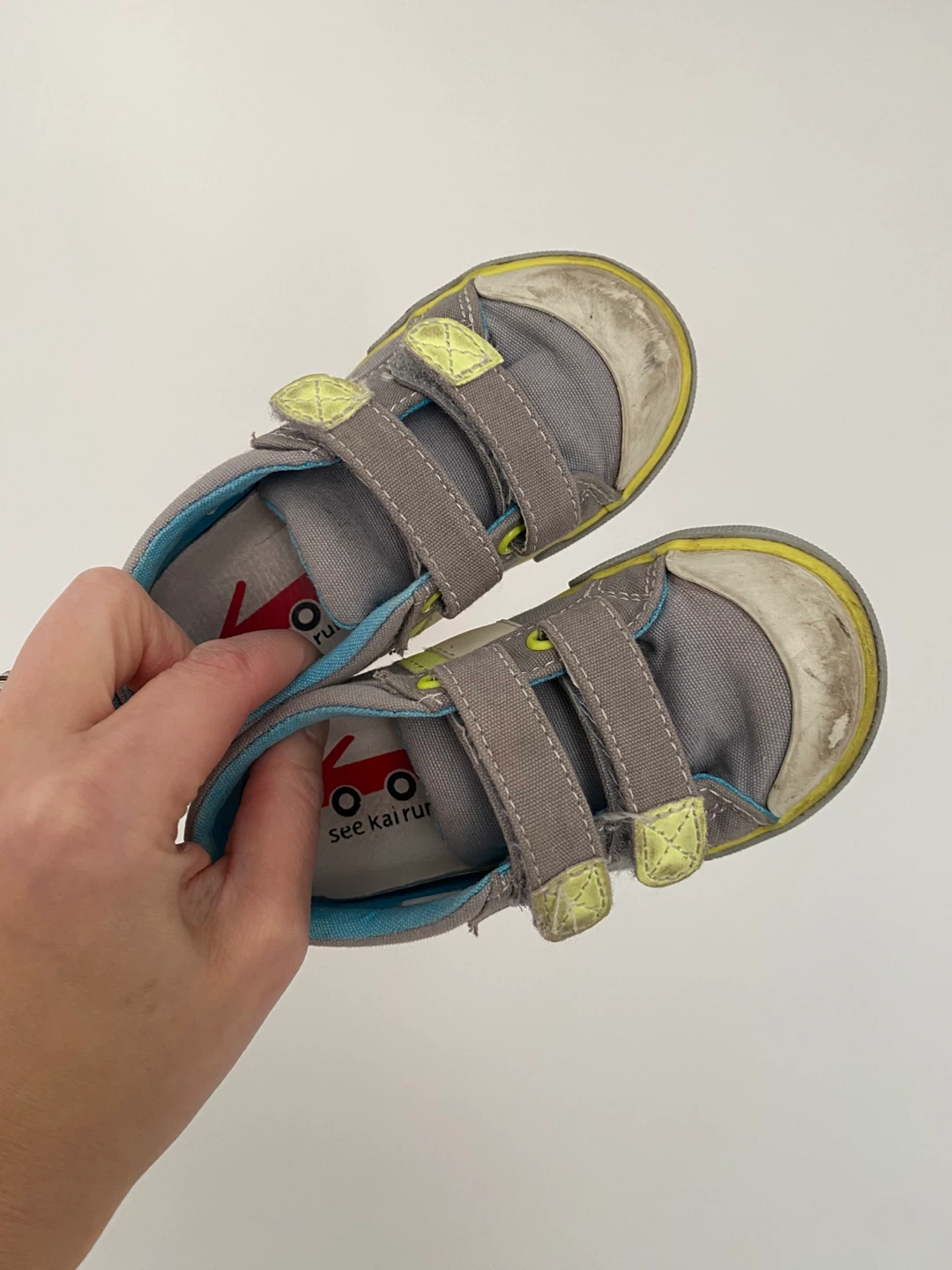 See Kai Run Kids Grey Sneakers Size 8 🌱 - photo 2