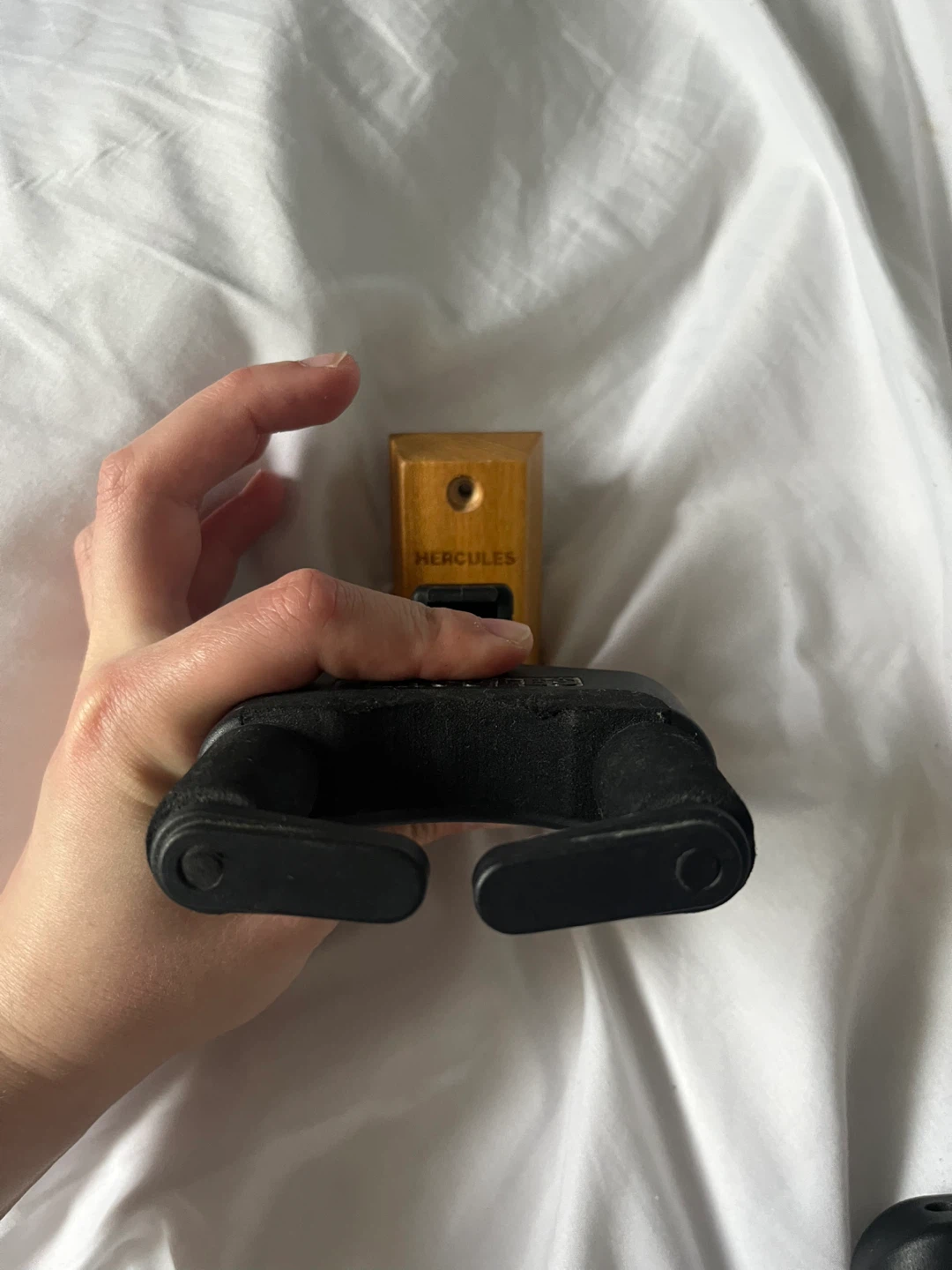 Hercules Wall Mount Guitar Hanger - photo 4
