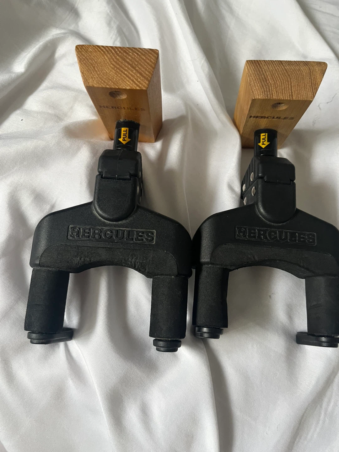 Hercules Wall Mount Guitar Hanger