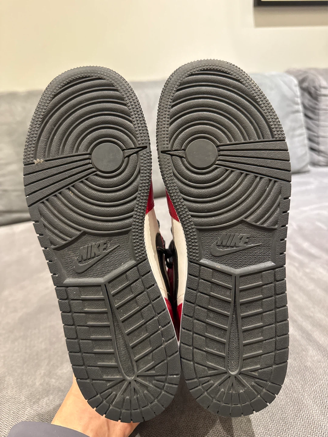 Air Jordan 1 Mid SE (GS) Red Black White Sneakers - US 7Y - photo 2