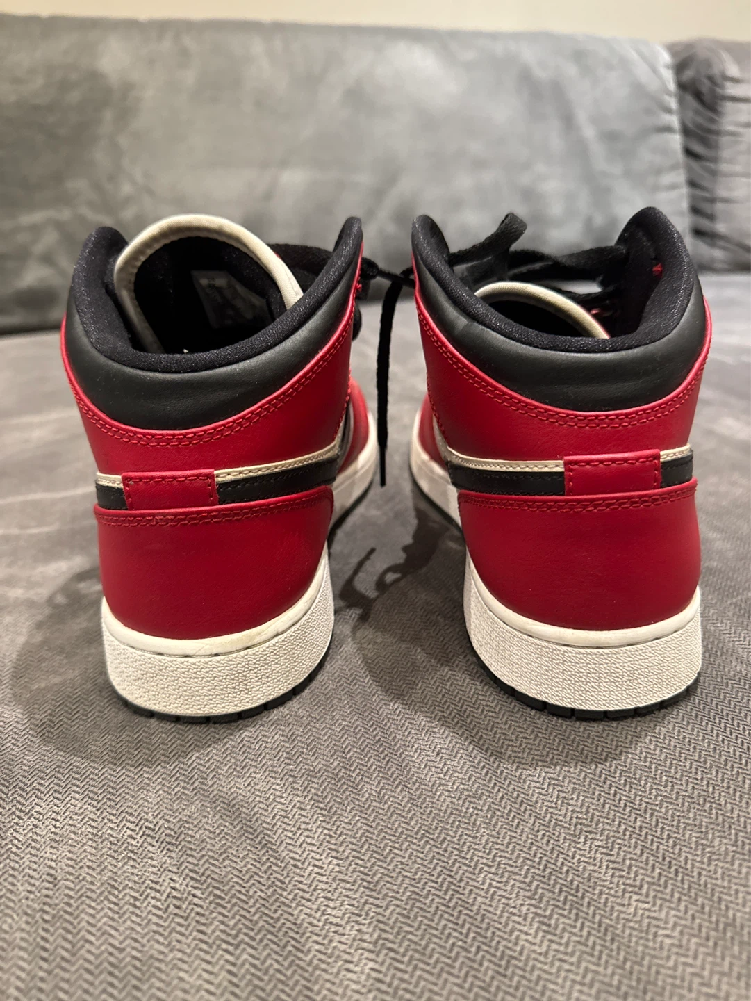 Air Jordan 1 Mid SE (GS) Red Black White Sneakers - US 7Y - photo 3