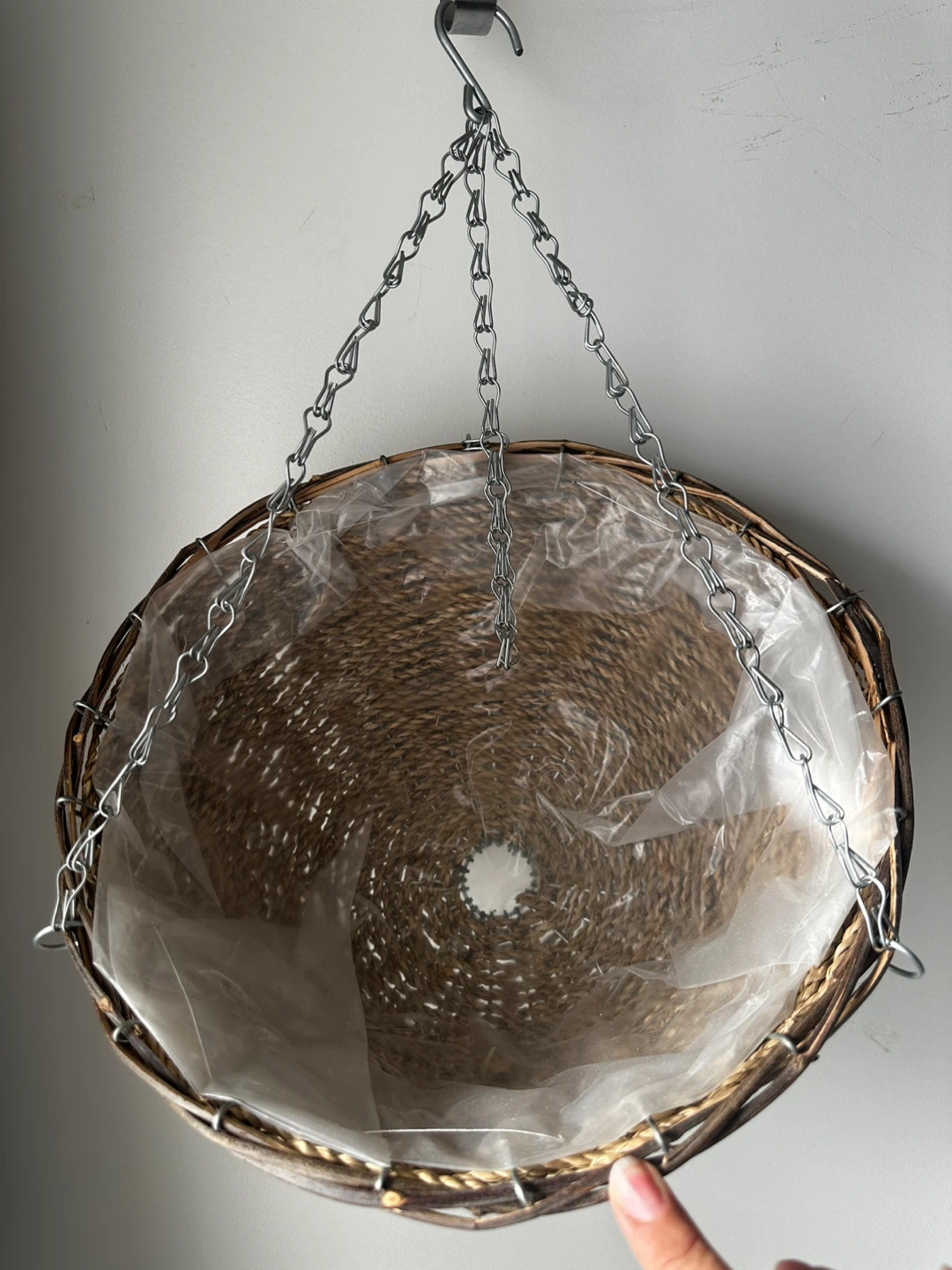 14” Woven Hanging Basket with Chain - photo 2