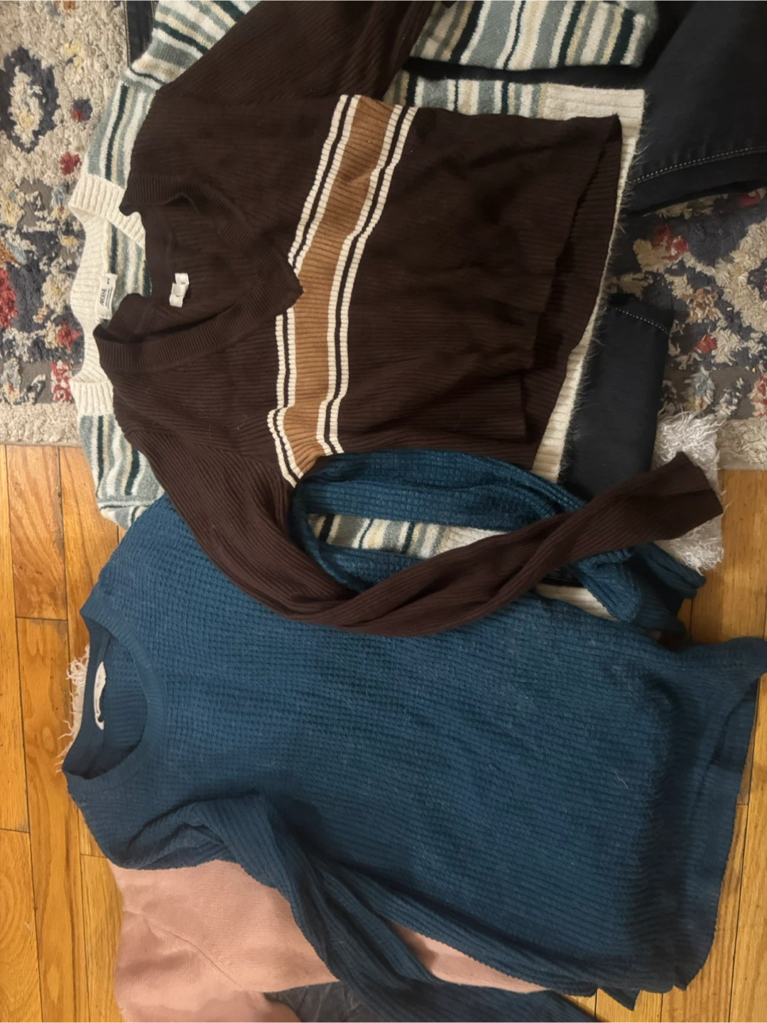 Women's Clothing Bundle size SMALL 🌱 - photo 3