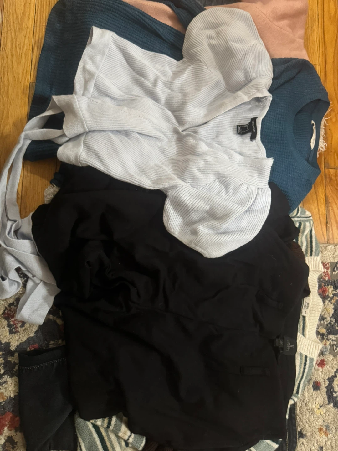Women's Clothing Bundle size SMALL 🌱 - photo 2