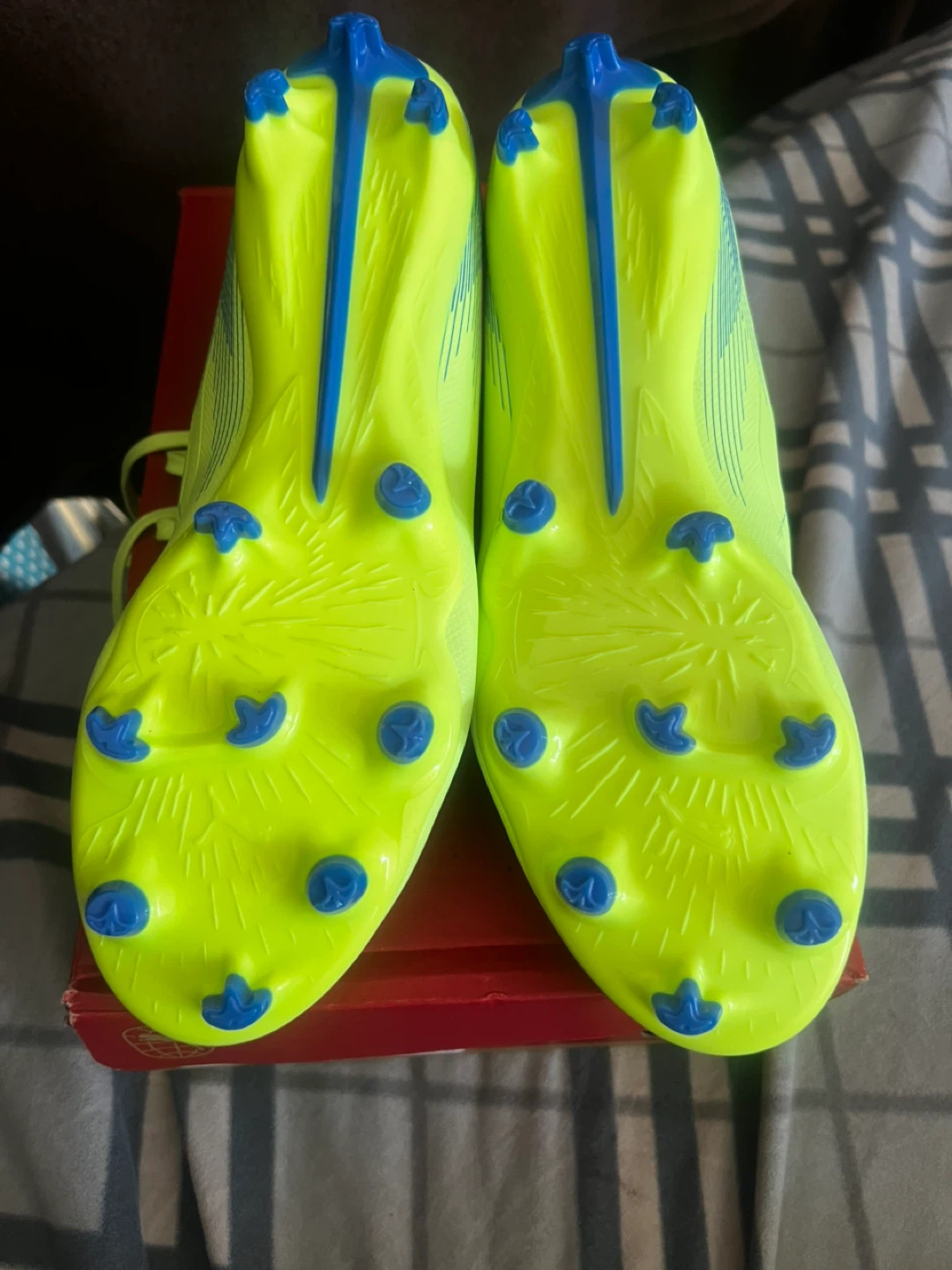 Puma Soccer Cleats (Size 11)