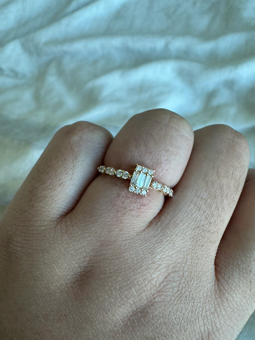 18k Gold Diamond Ring - Emerald Cut - Natural Diamonds