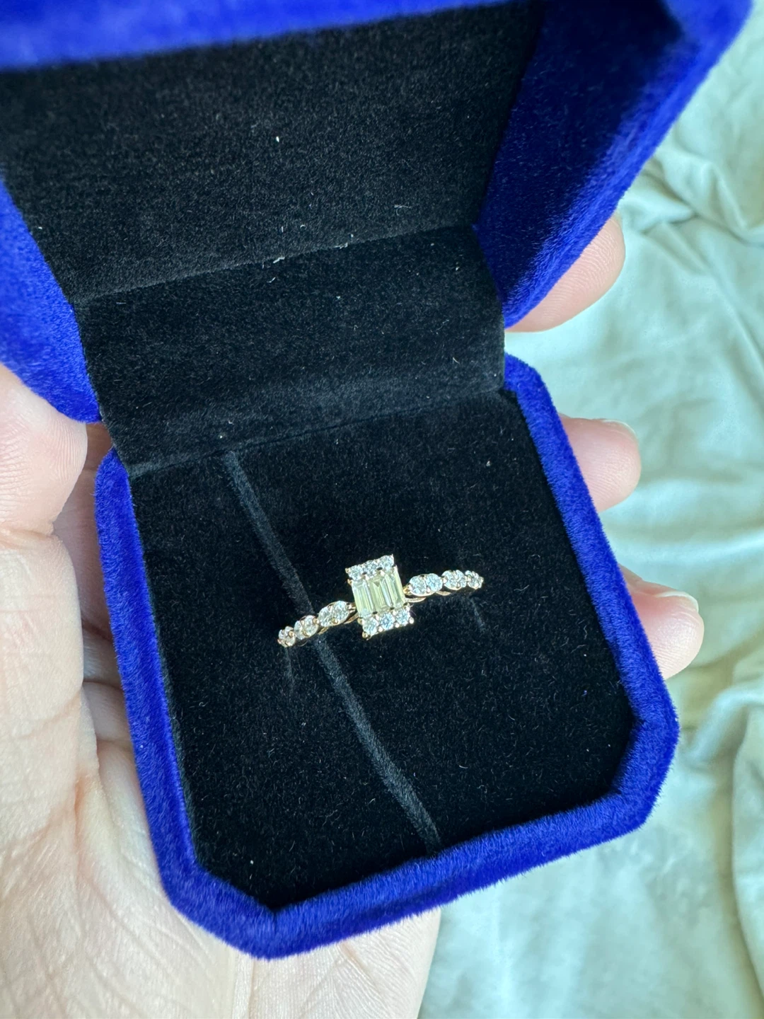 18k Gold Diamond Ring - Emerald Cut - Natural Diamonds - photo 4