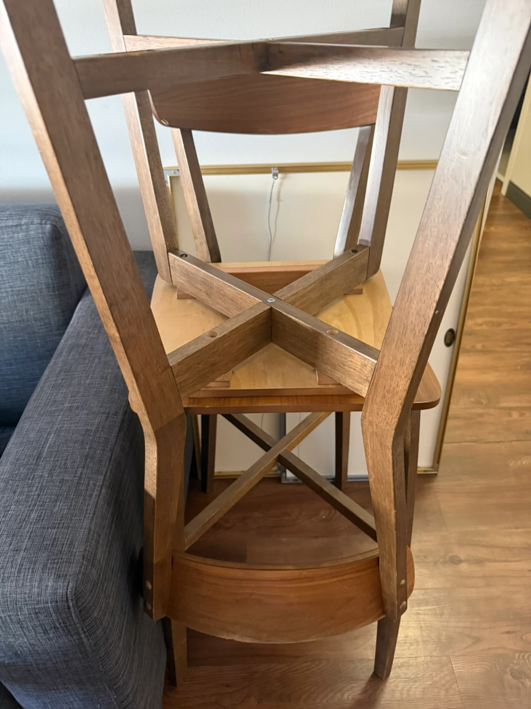 3 wooden bar stools - photo 2
