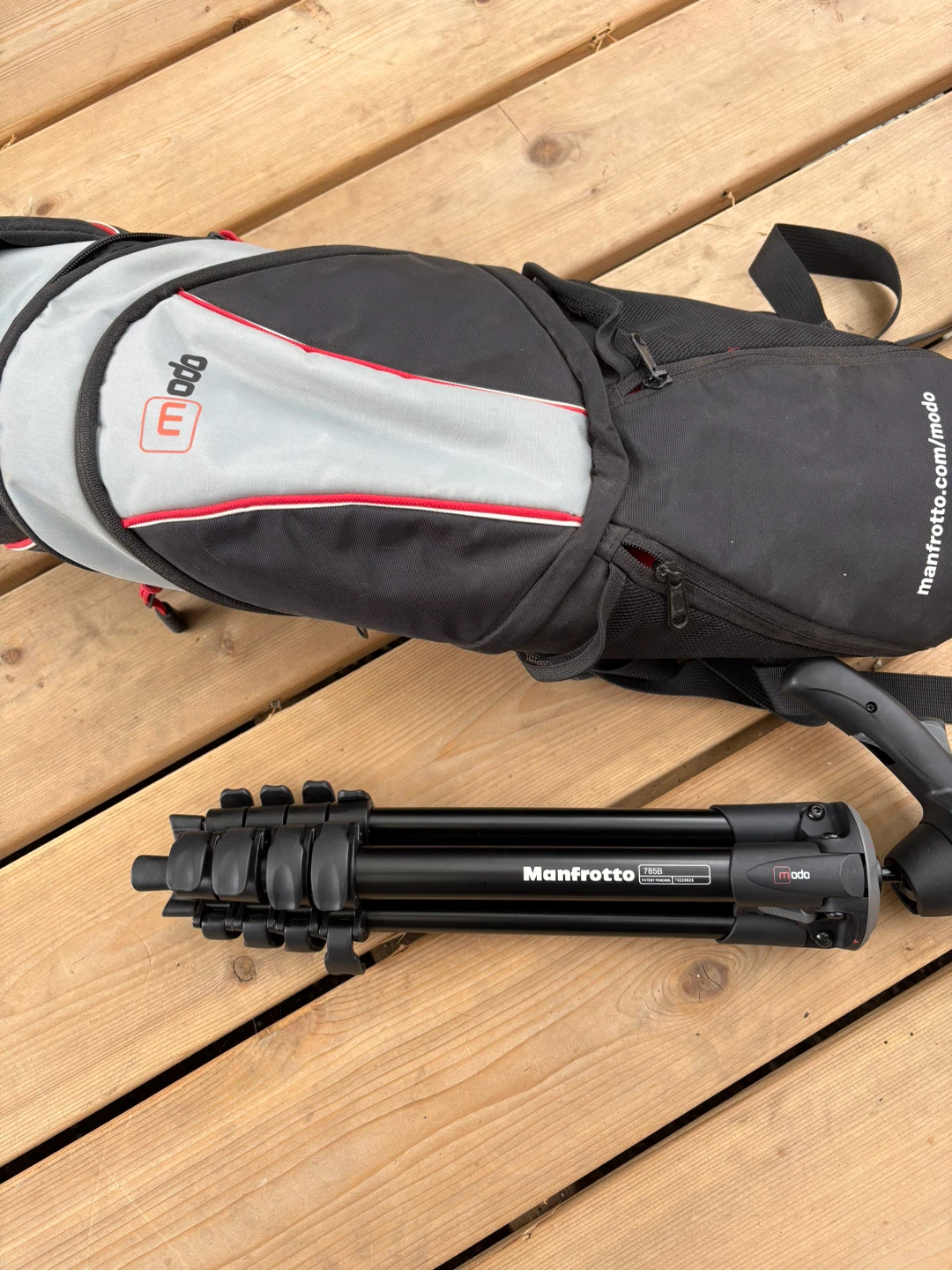 Manfrotto camera Tripod and Backpack - photo 2