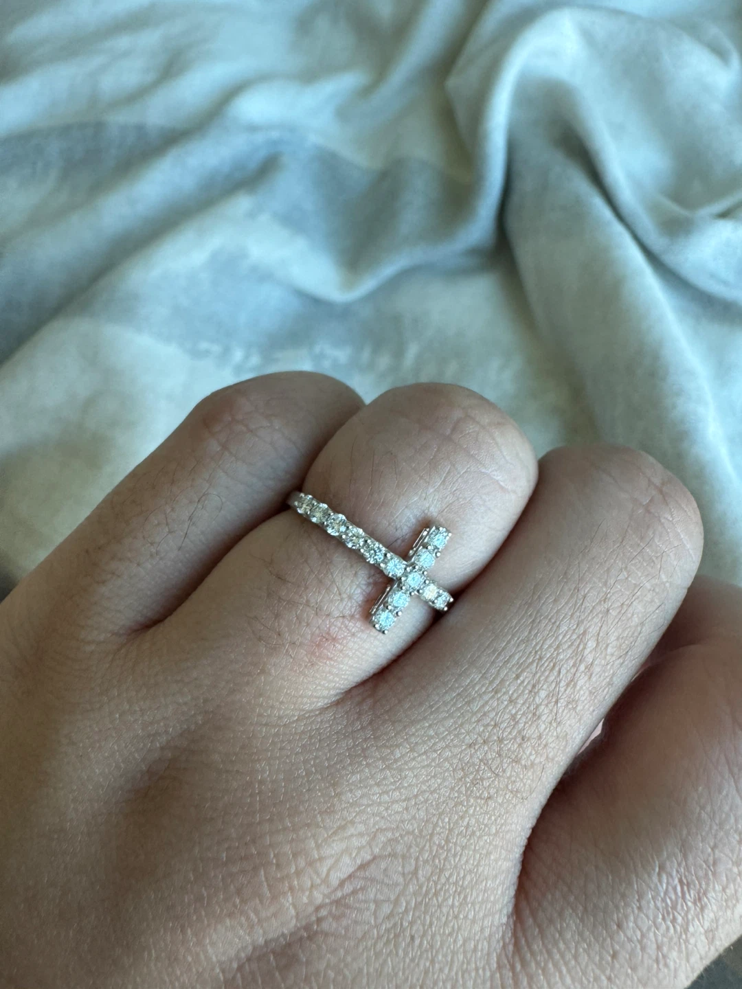 K18 White Gold Natural Diamond Cross Ring