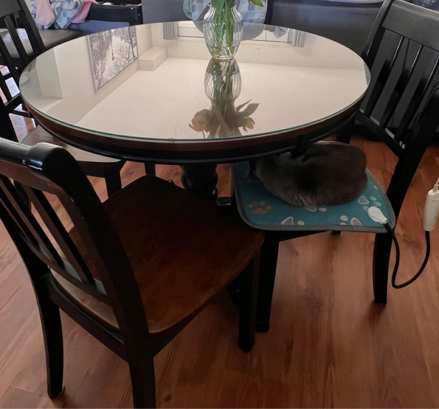 Used “New Classic Furniture” Gia Round Dining Set - photo 2