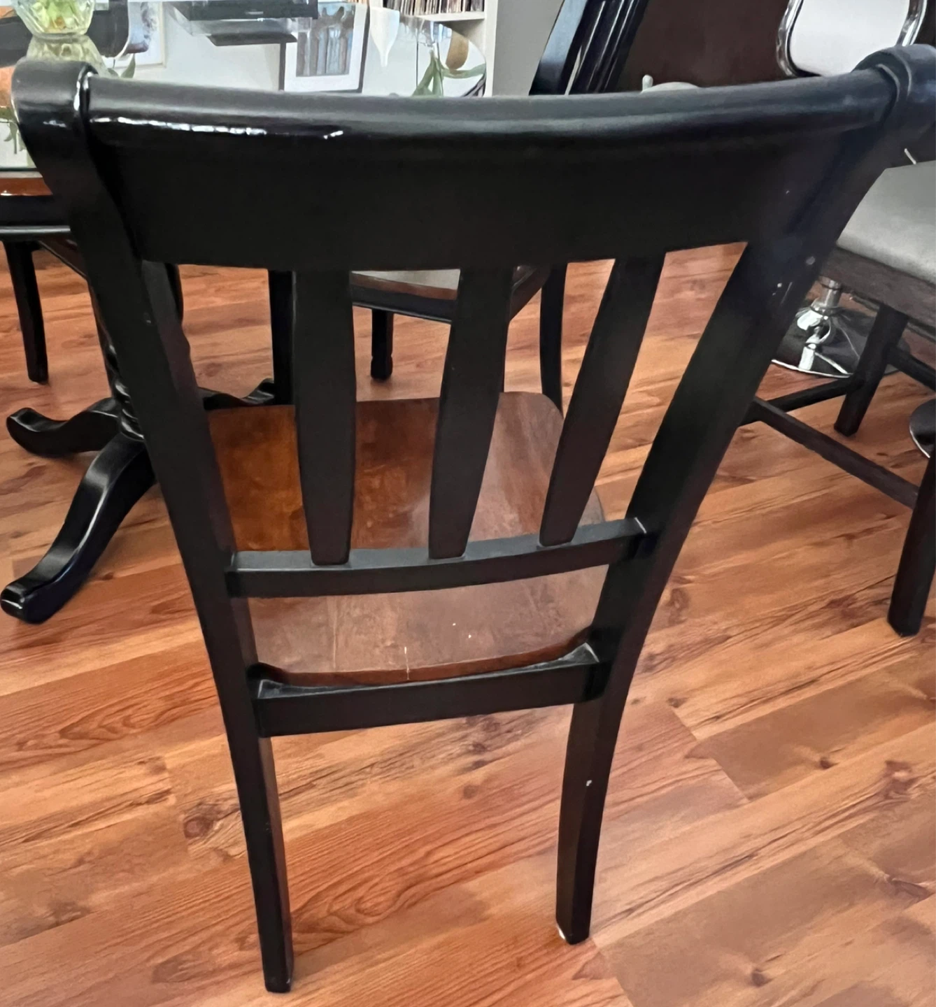 Used “New Classic Furniture” Gia Round Dining Set - photo 4