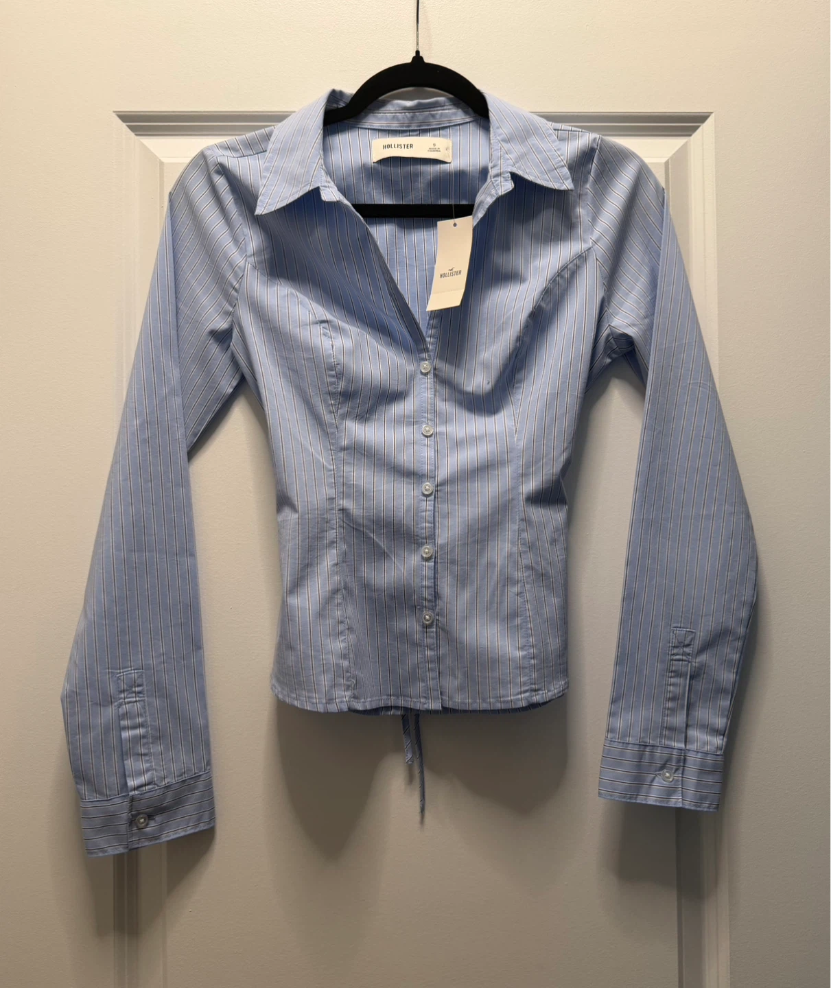 Hollister Blue Stripe Stretch Poplin Button-Up (New with tag)